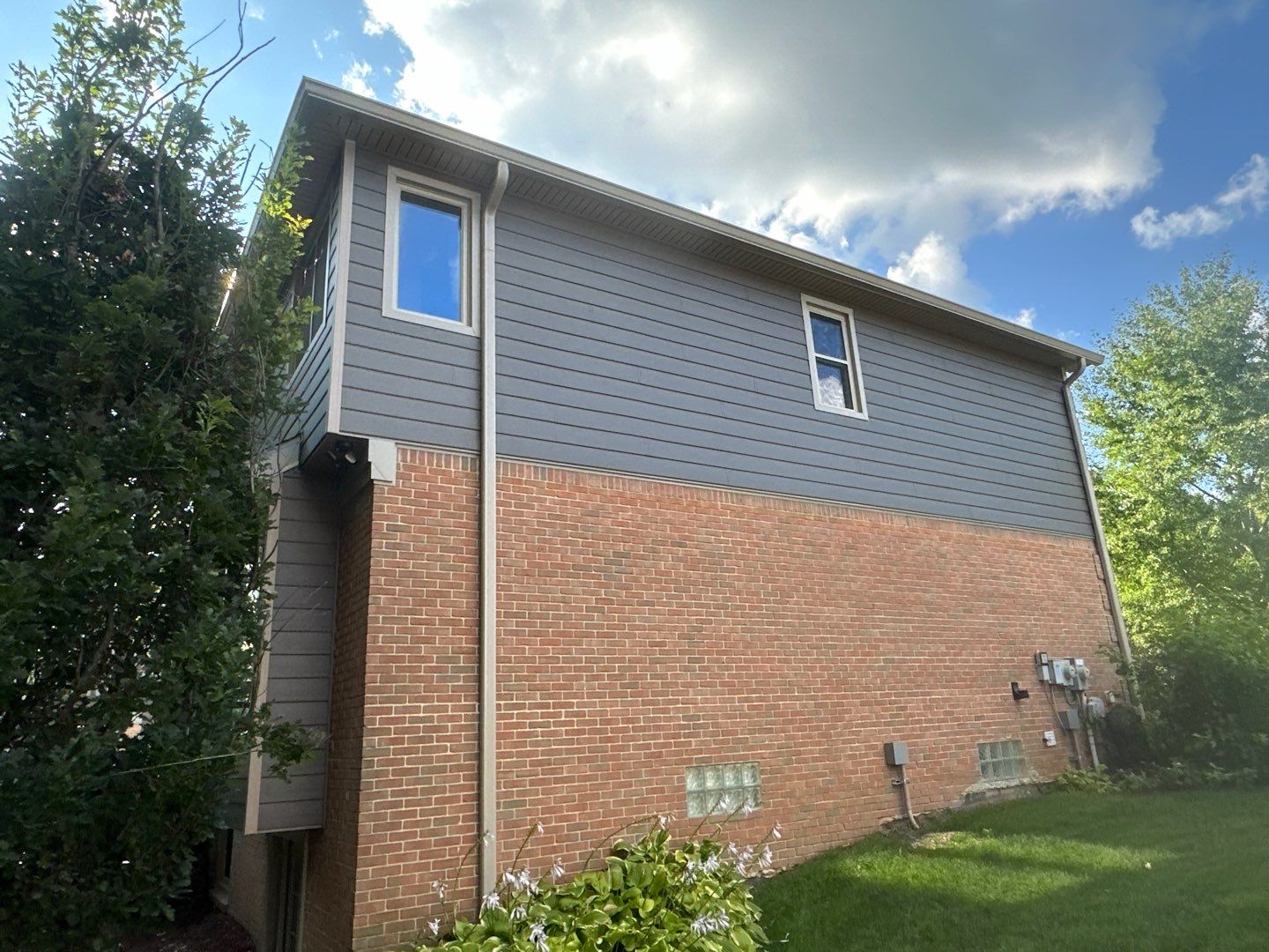Roof Replacement using Owens Corning Peppercorn and Siding Replacement using Ascend Charcoal Smoke by 180 Contractors