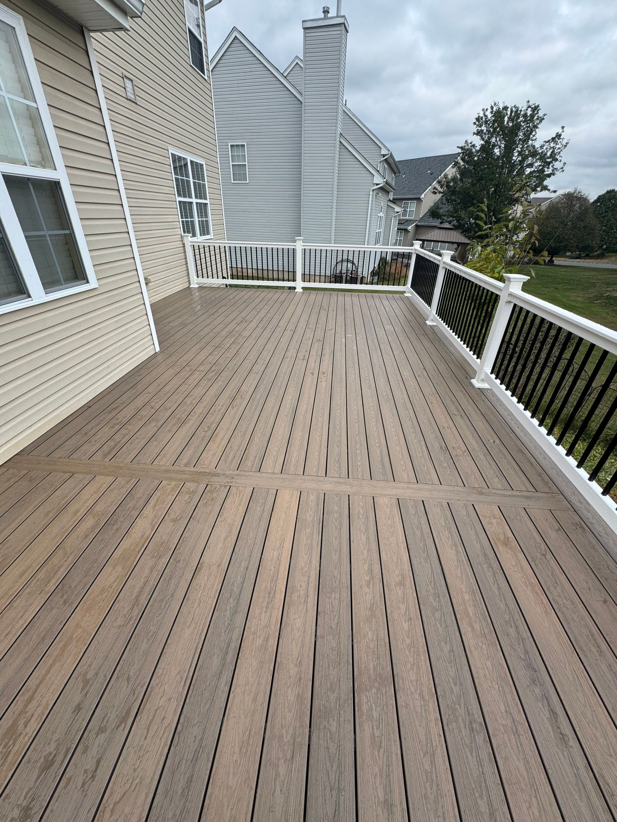New Deck using Deckorators Venture - Color Sandbar  by deck guardian
