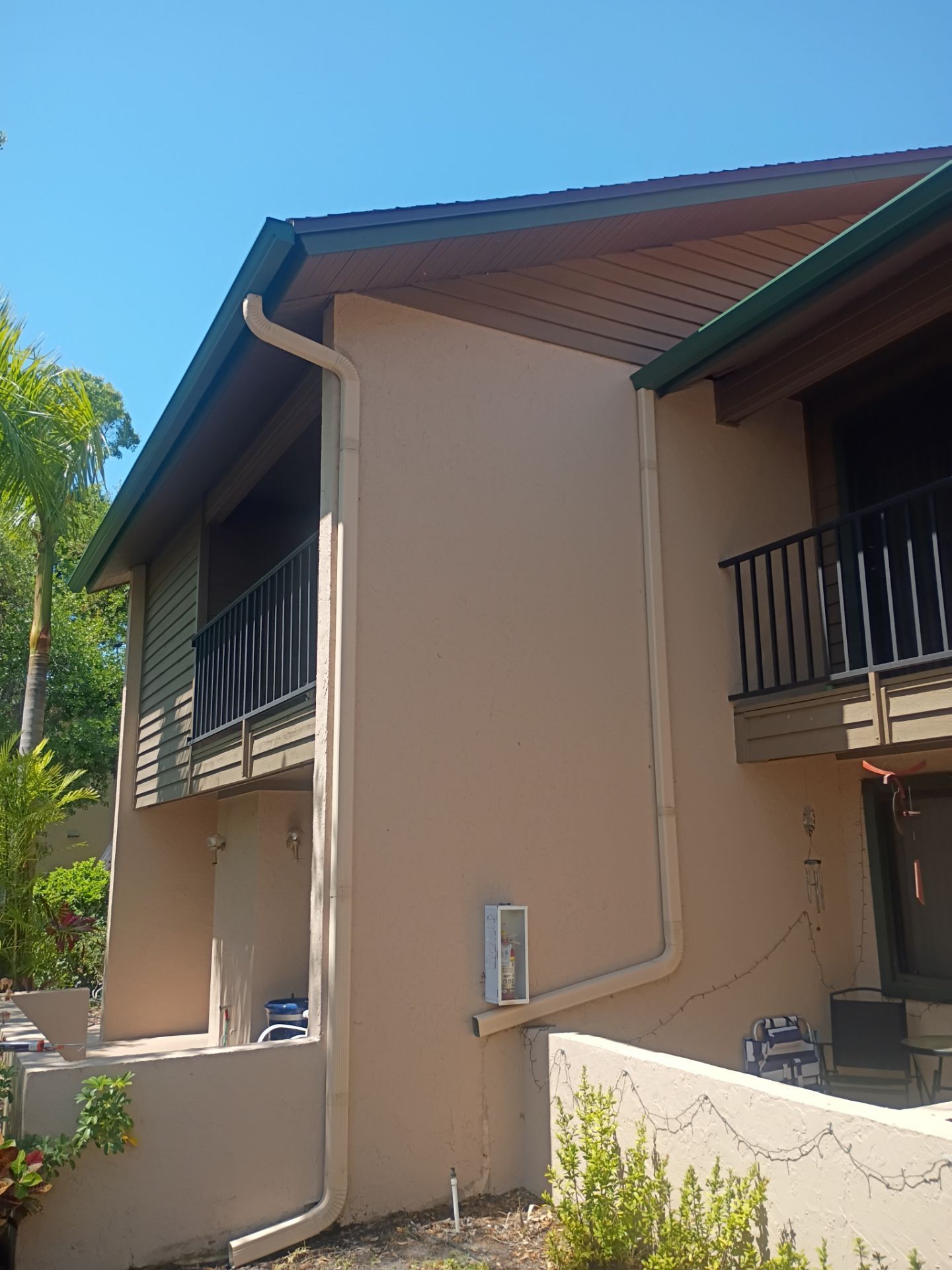 Leaf Guard using Gutter Guards & 3X4Downspoutsts in Sarasota FL by Gutter Professors