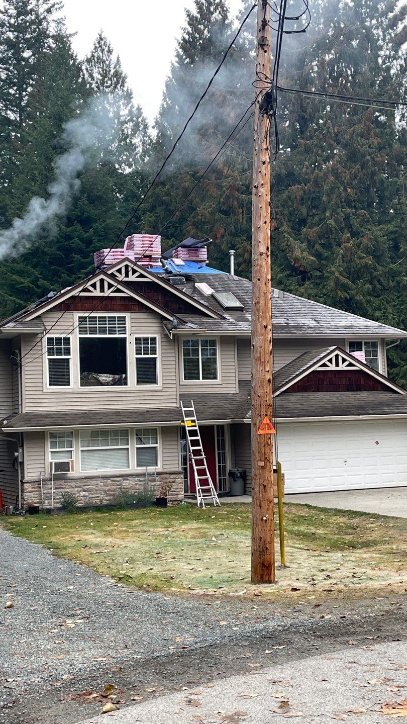 Residential Roofing Installation using OC Oakridge shingles by Top Notch Roofing Inc