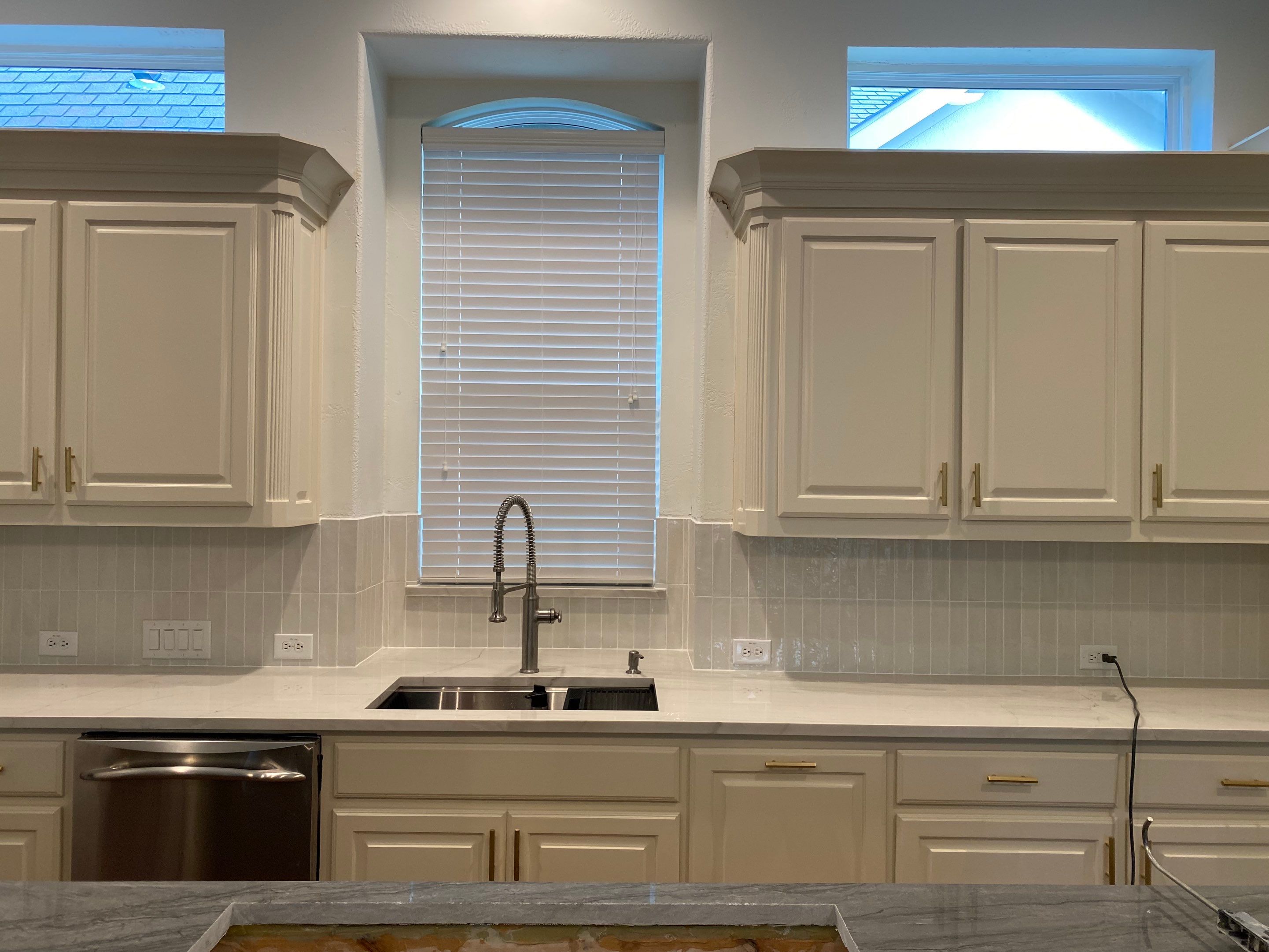 Kitchen Remodel using Quartzite by SLM General Contractors & Roofing