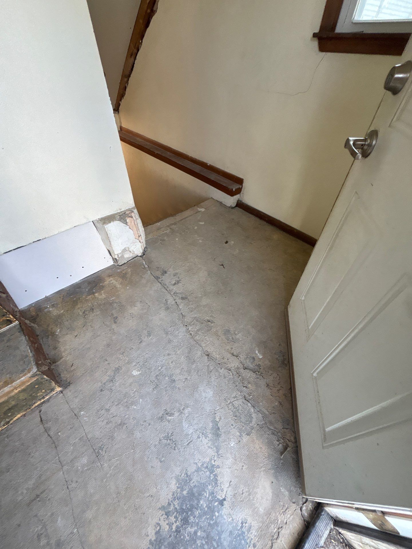 Comprehensive Basement Concrete Floor Coating and Crack Repair in Sioux Falls by Select Painting, Coatings & Garage Cabinets