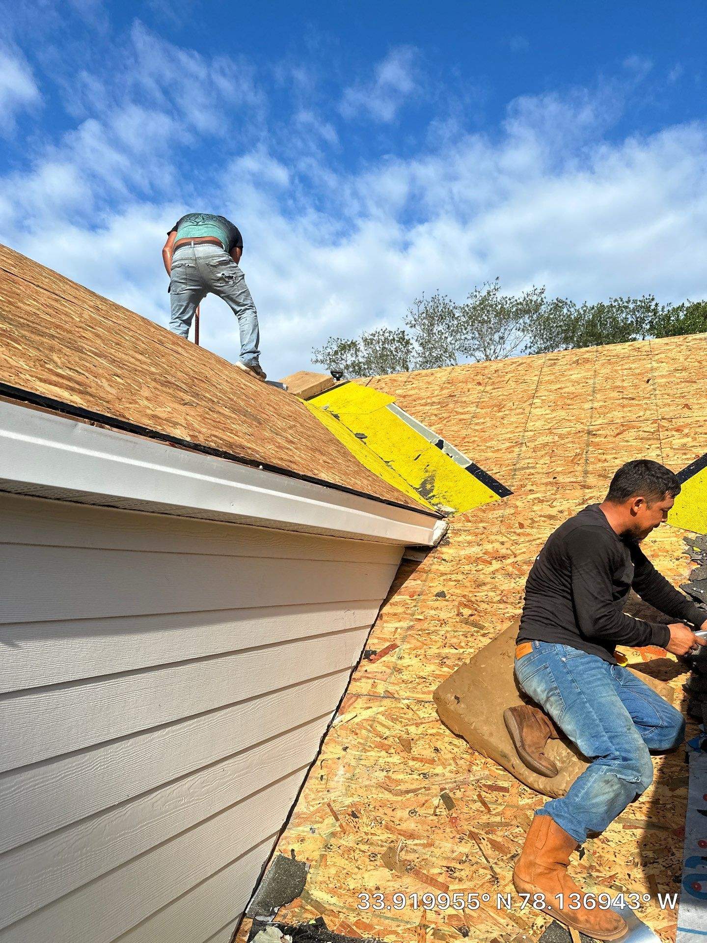 CertainTeed Landmark Weatheredwood Roof Replacement by RGR Construction and Roofing, LLC