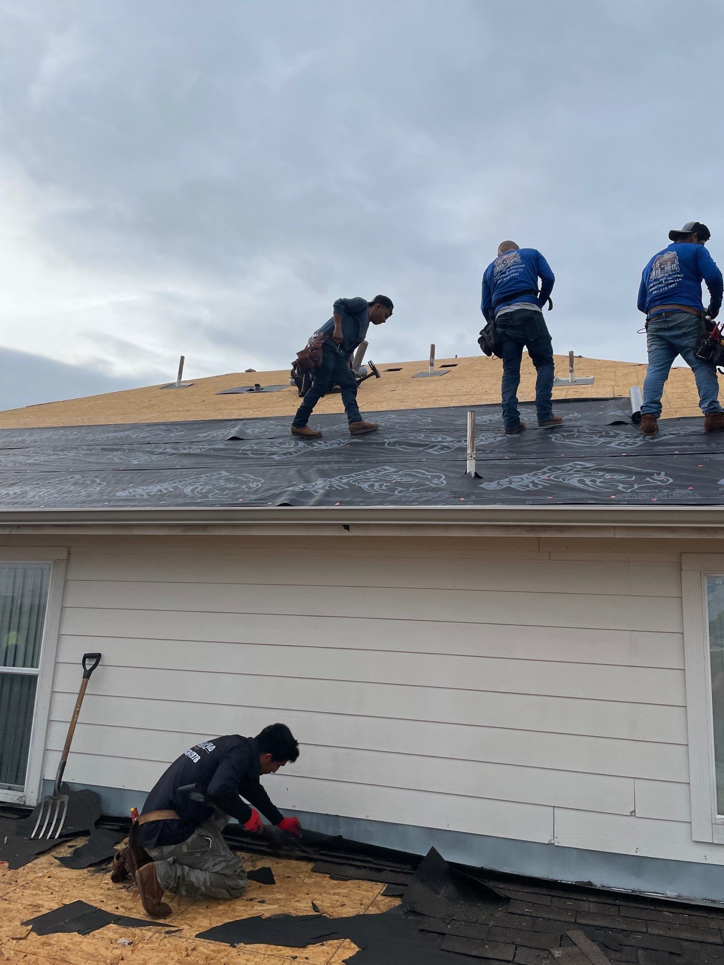 Residential Roofing Installation using Owen's Corning Duration (Lifetime) Shingles by Roof Repair Company