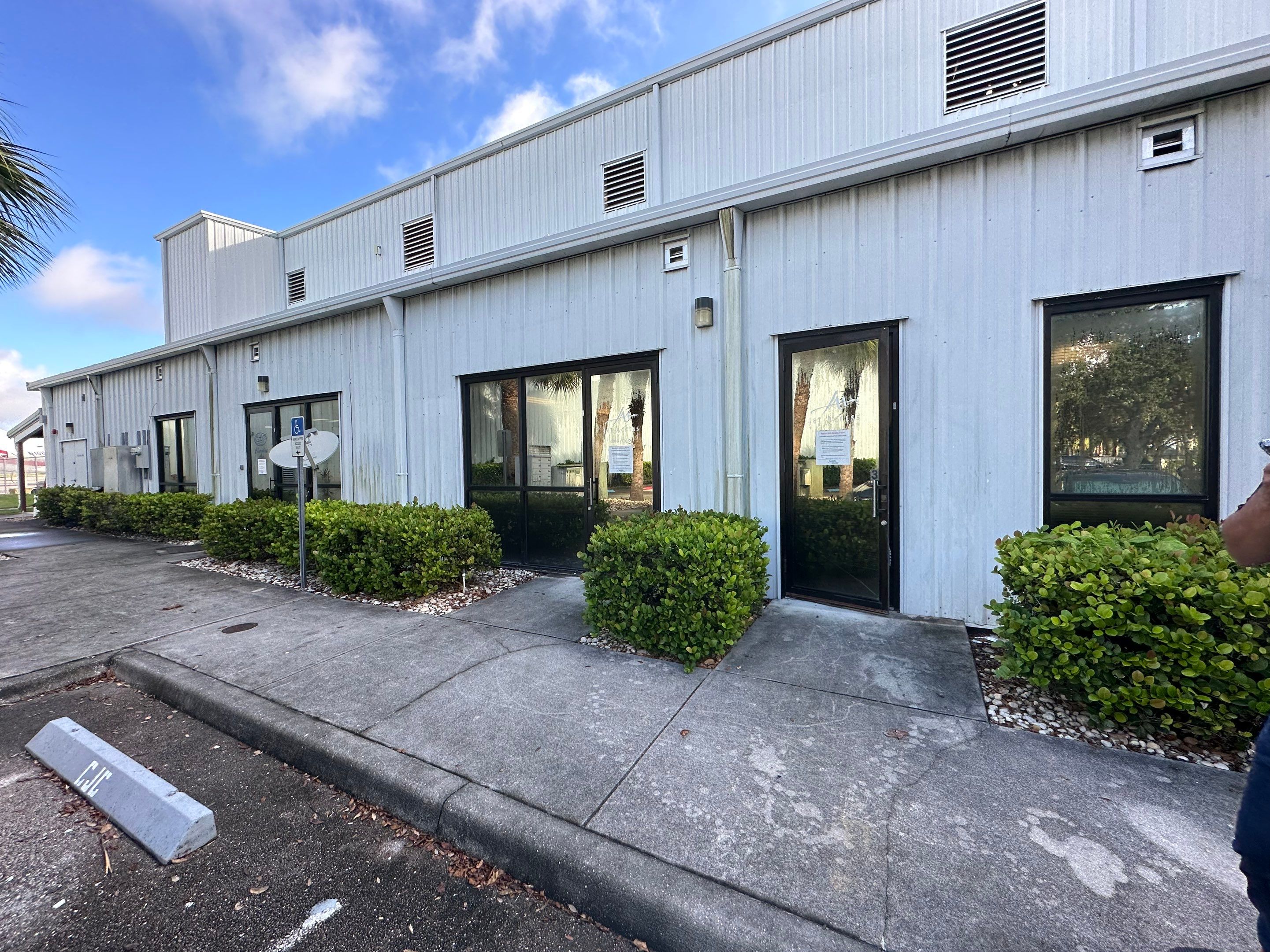 West Palm Beach Airport – Fiber Optic & Point-to-Point Wireless Bridge Network Installation by TeleCommPro