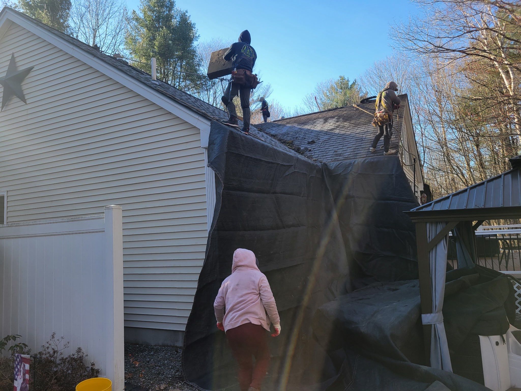 Vinyl Siding and Asphalt Roofing Replacement in Deerfield by Tall pine roofing