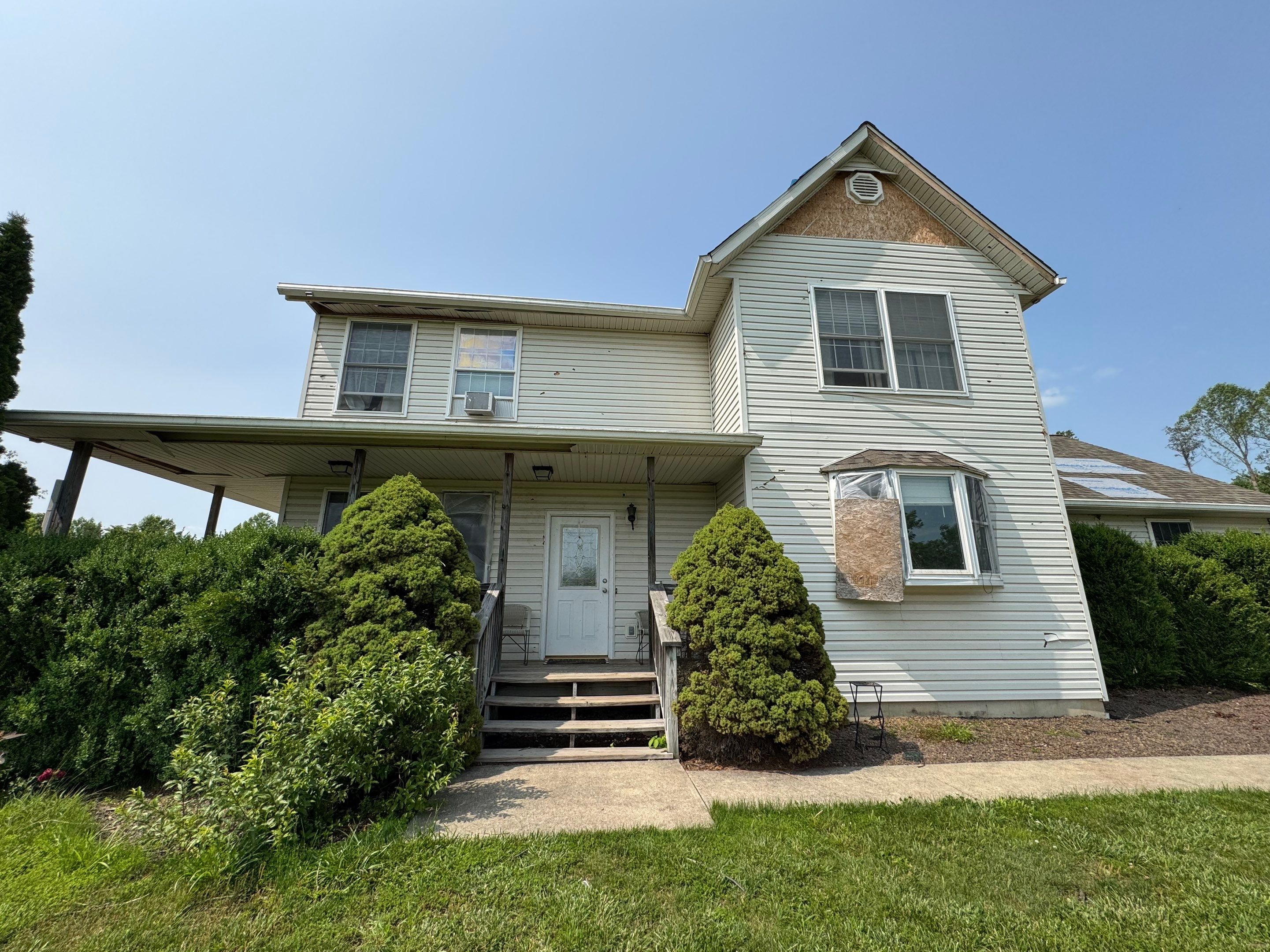 Exterior & Window Installation using CertainTeed Mainstreet & ViWinTech Windows by Koontz Construction