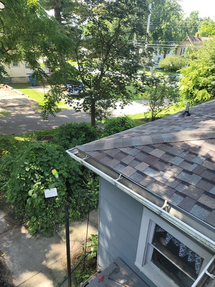 ATLAS PINNACLE COLOR: MAJESTIC SHAKE DRIP EDGE: WHITE by Eagle Eye Roofing