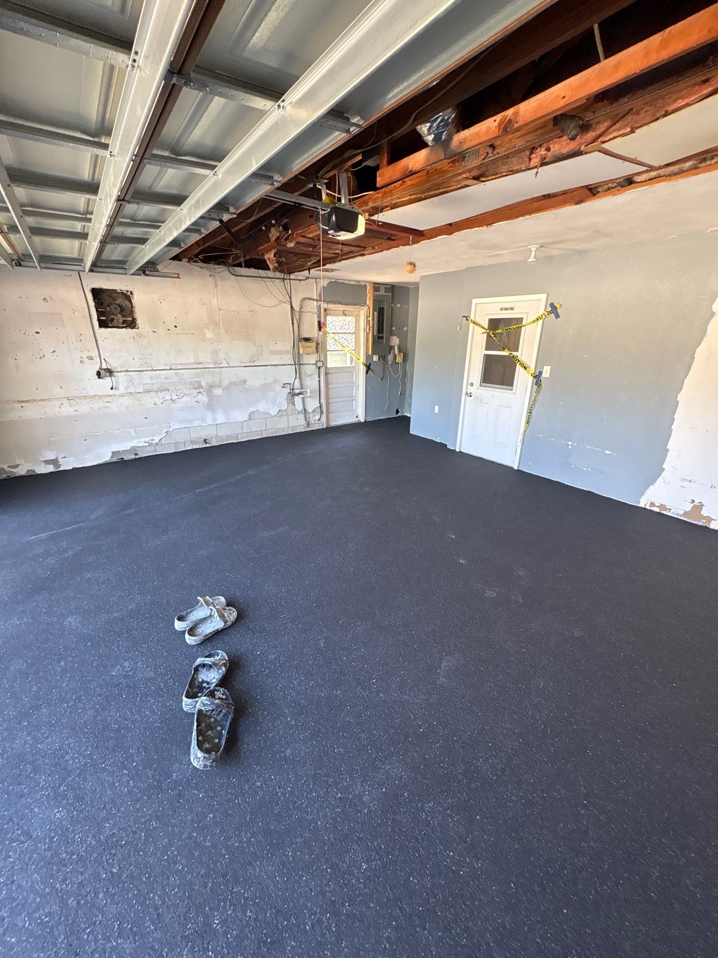Clearwater Garage Floor Transformation with Carbon Flake Coating by Performance Floors & Coating