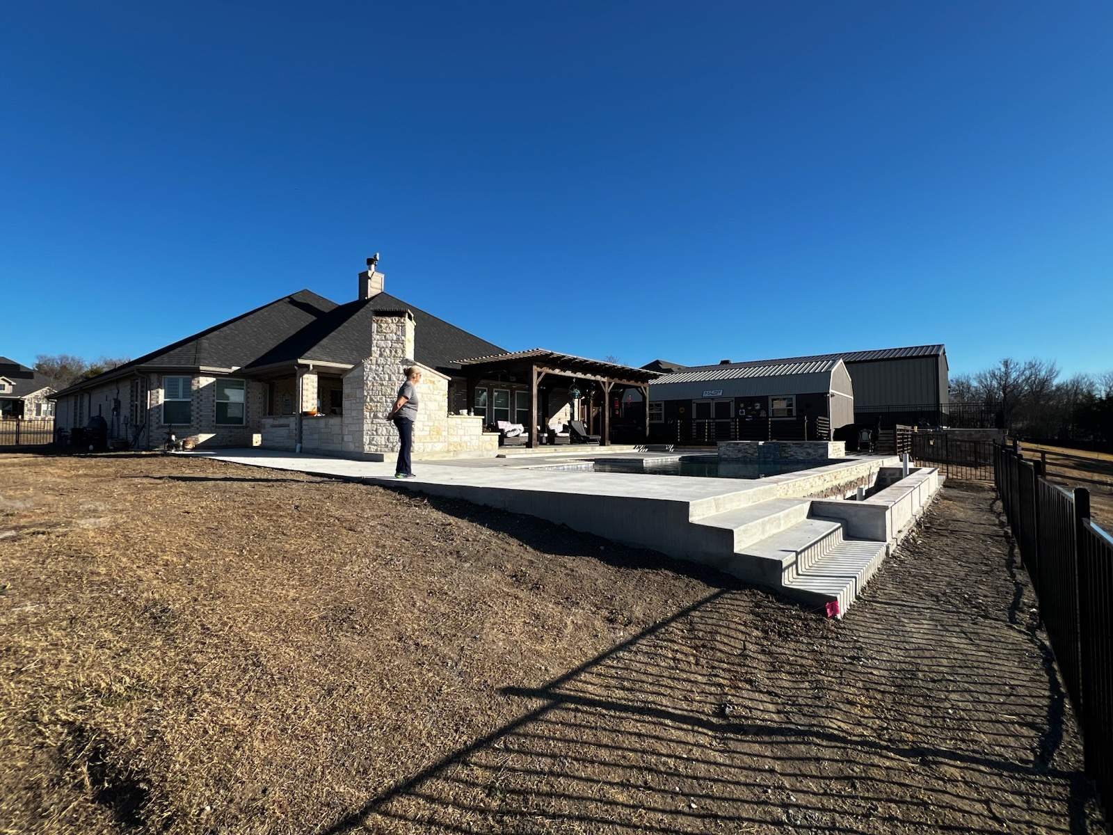 Large Classical Pool and Spa by Pinnacle Pools and Spas - DFW