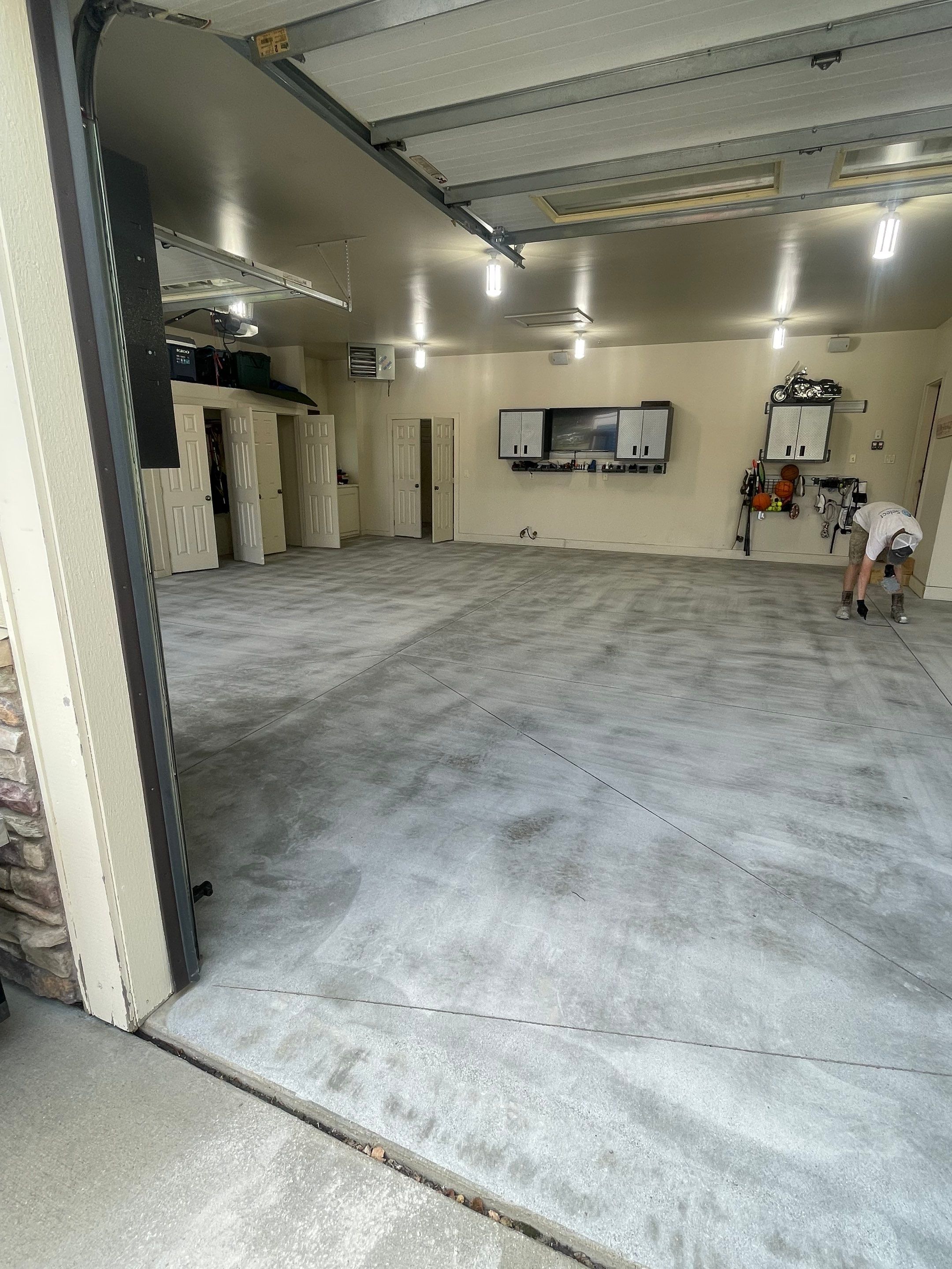 Coyote Flake Garage Floor Coating in Sioux Falls with Trench Drain by Select Painting, Coatings & Garage Cabinets