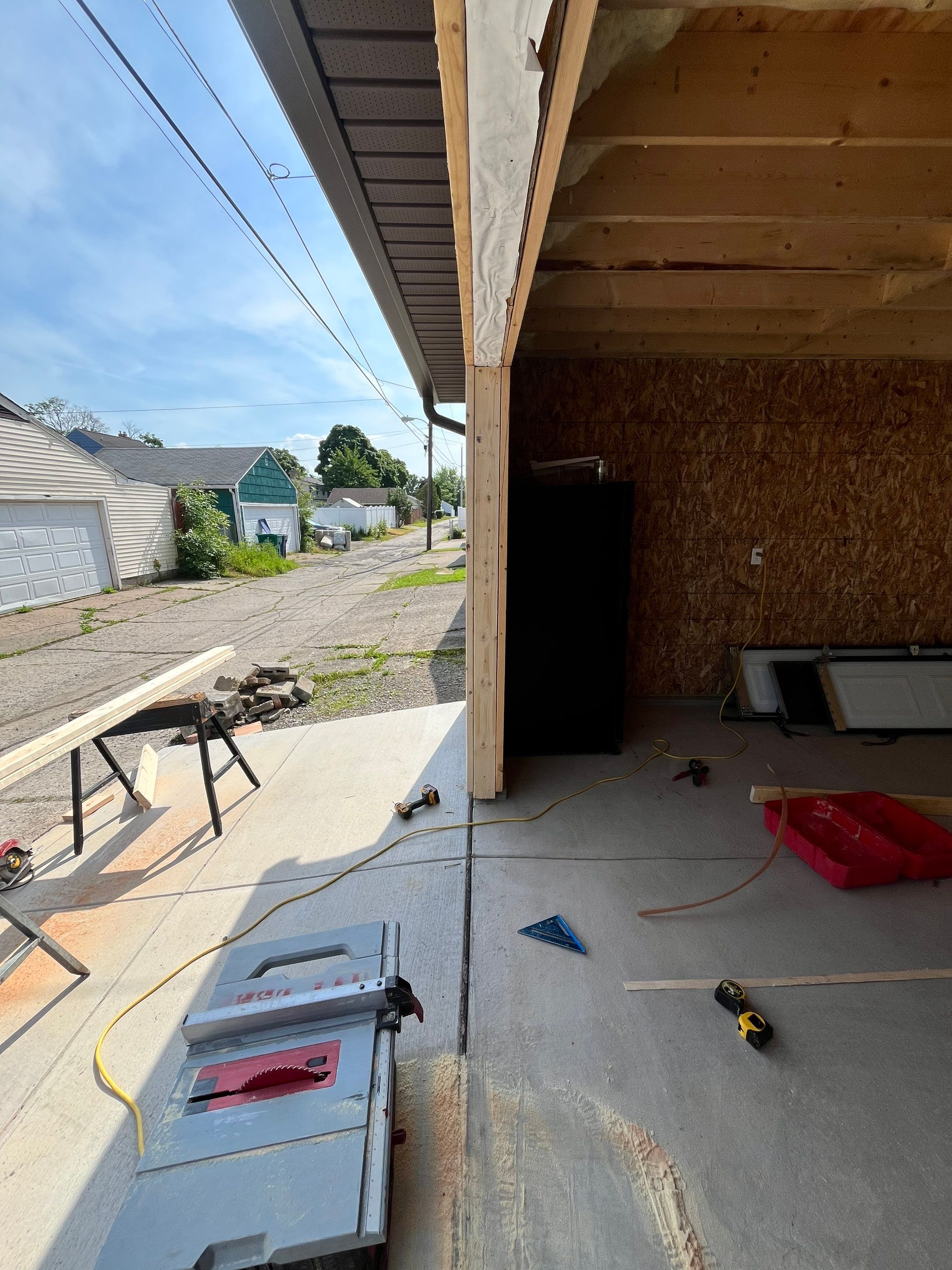 Garage by Ivy Lea Construction