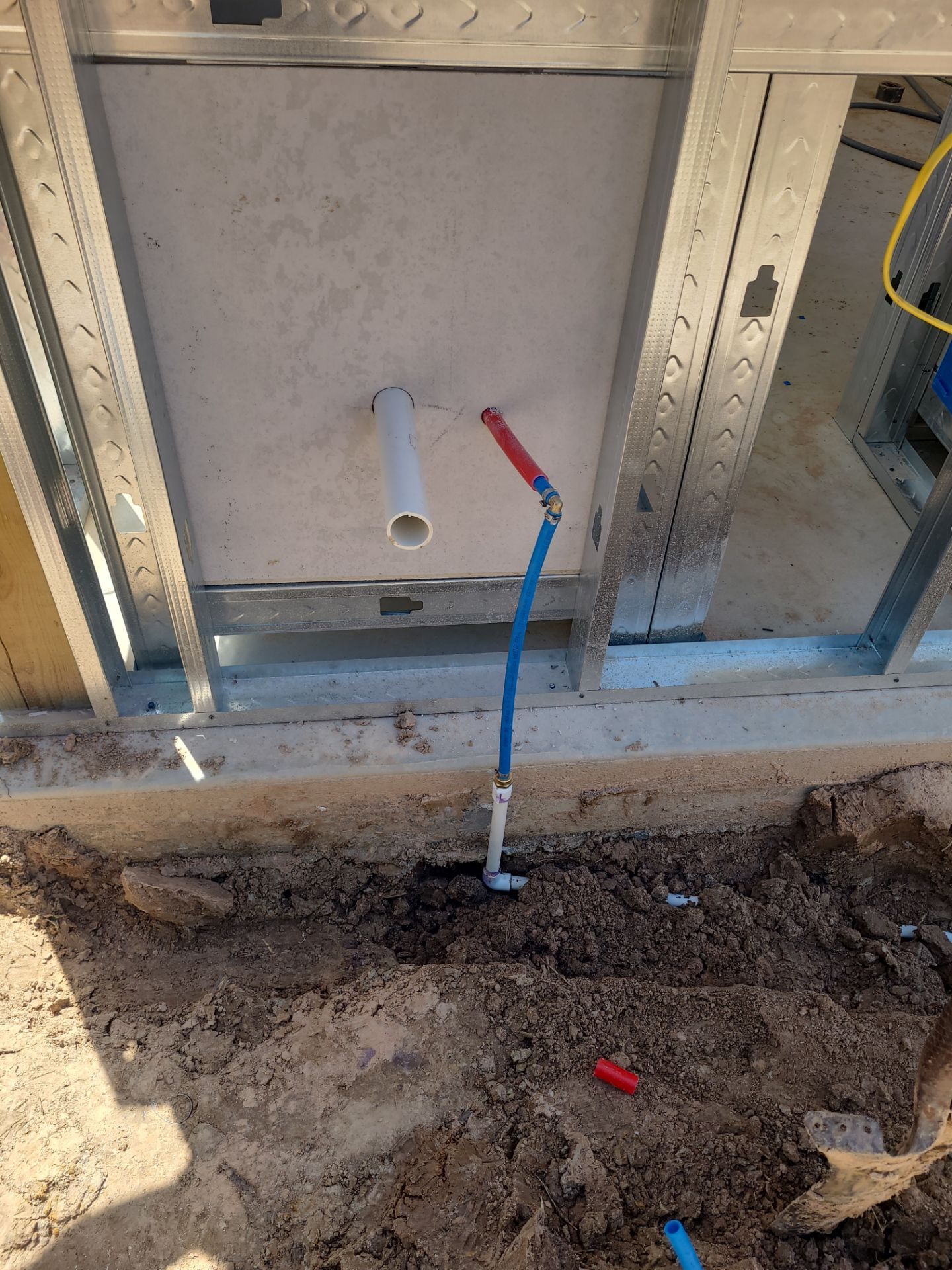 Pool, Patio Cover and Summer Kitchen in Creekside by SophAlx LLC