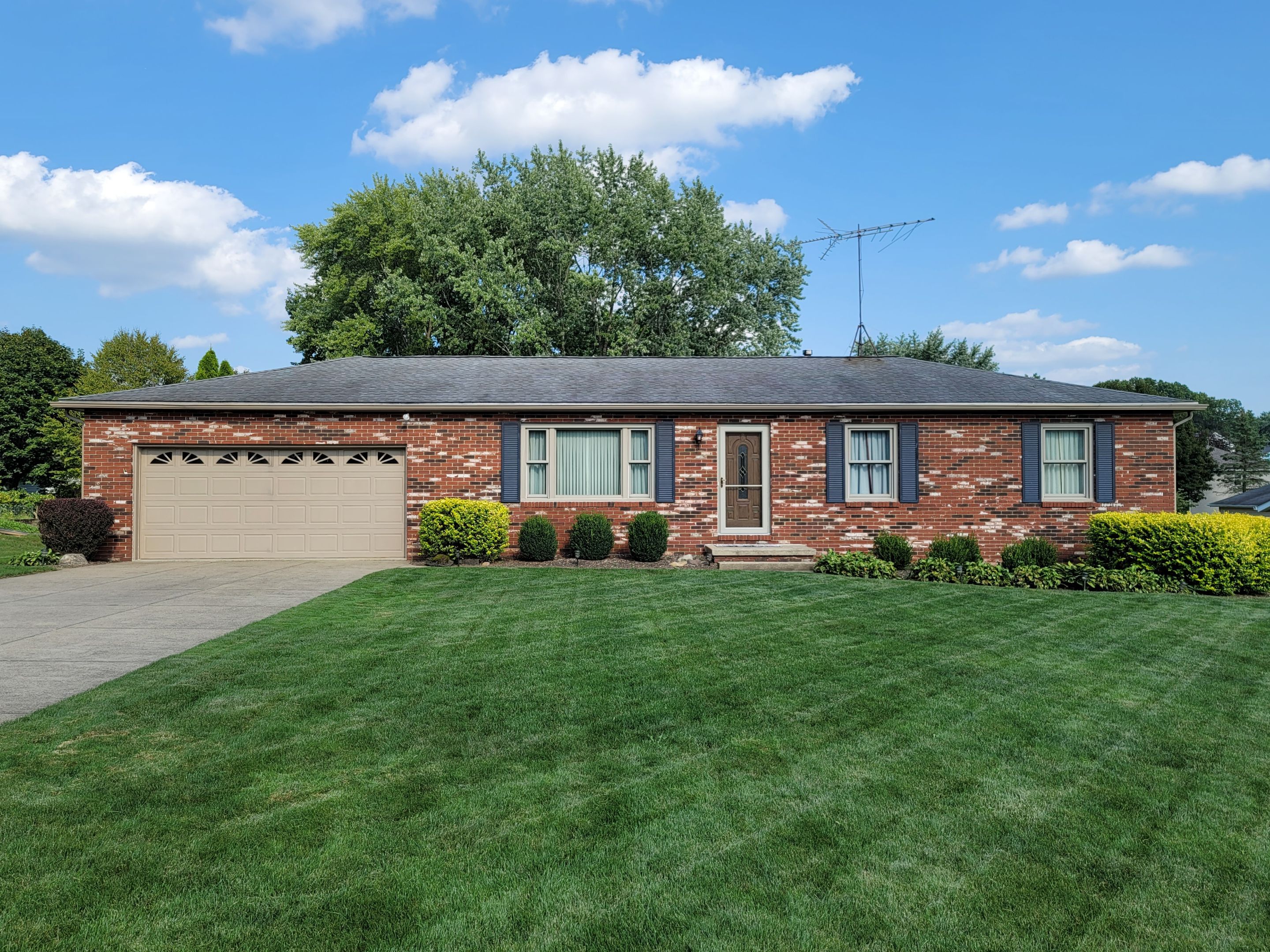 Brand: Atlas Pinnacle Color: Pristine Scotchgard Heather Drip: Musket Brown by Eagle Eye Roofing