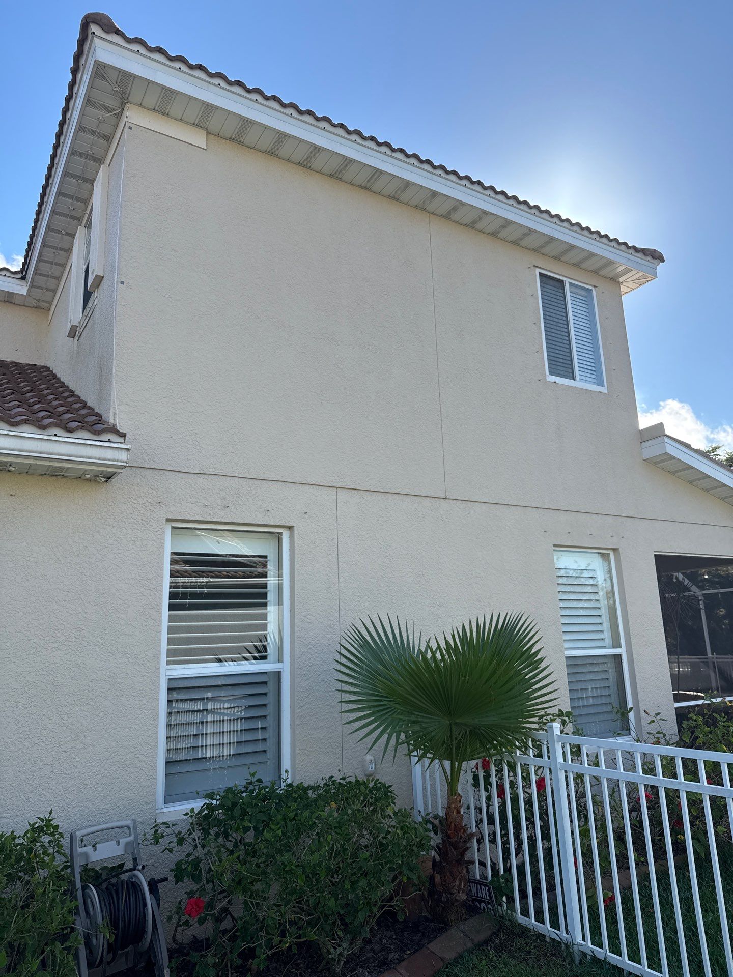 6 Inch Seamless Gutters using White Seamless Gutters in Sarasota FL by Gutter Professors