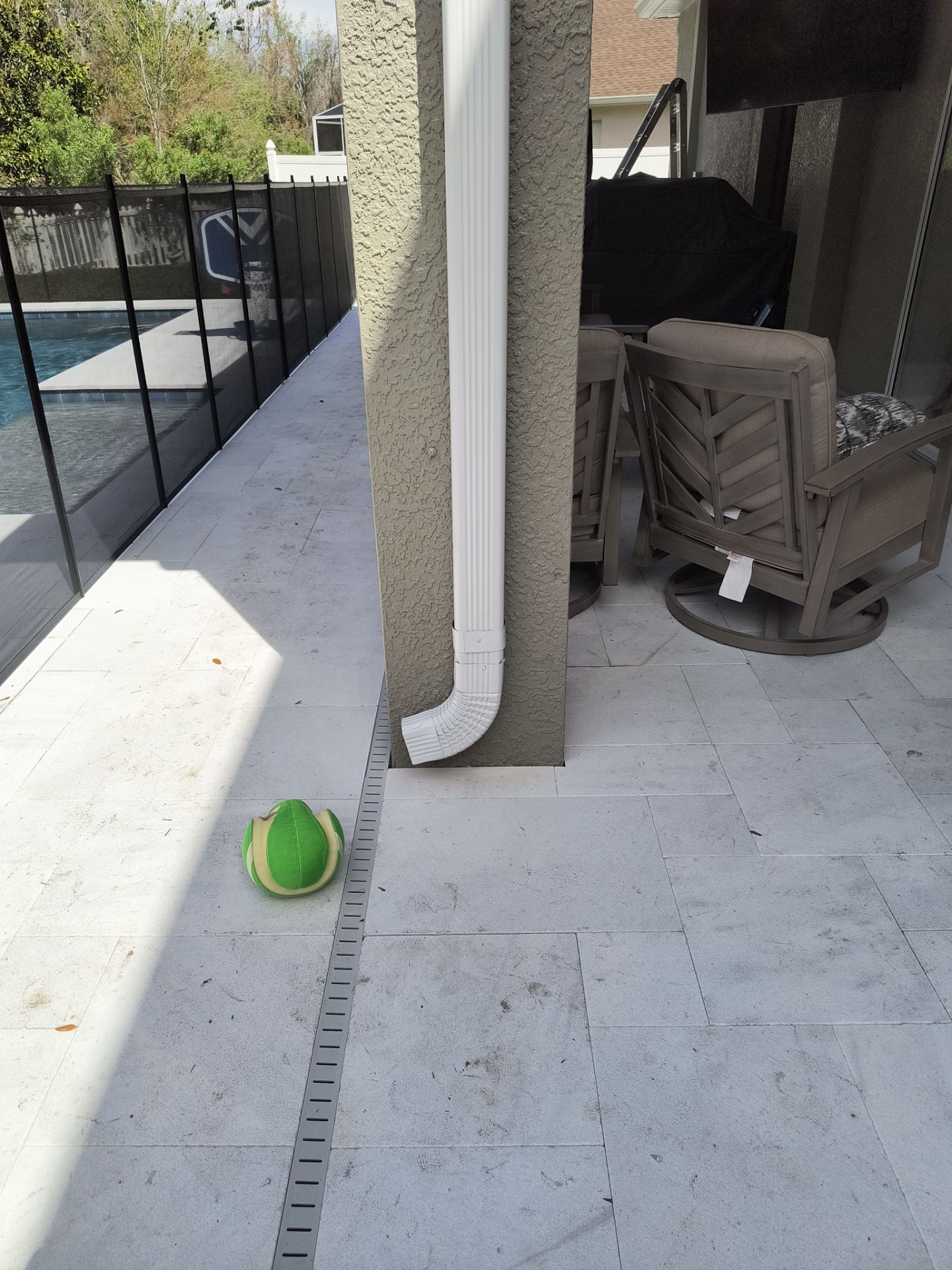 White 6'' Seamless K-style Gutters and Downspouts in Wesley Chapel, FL by Gutter Professors