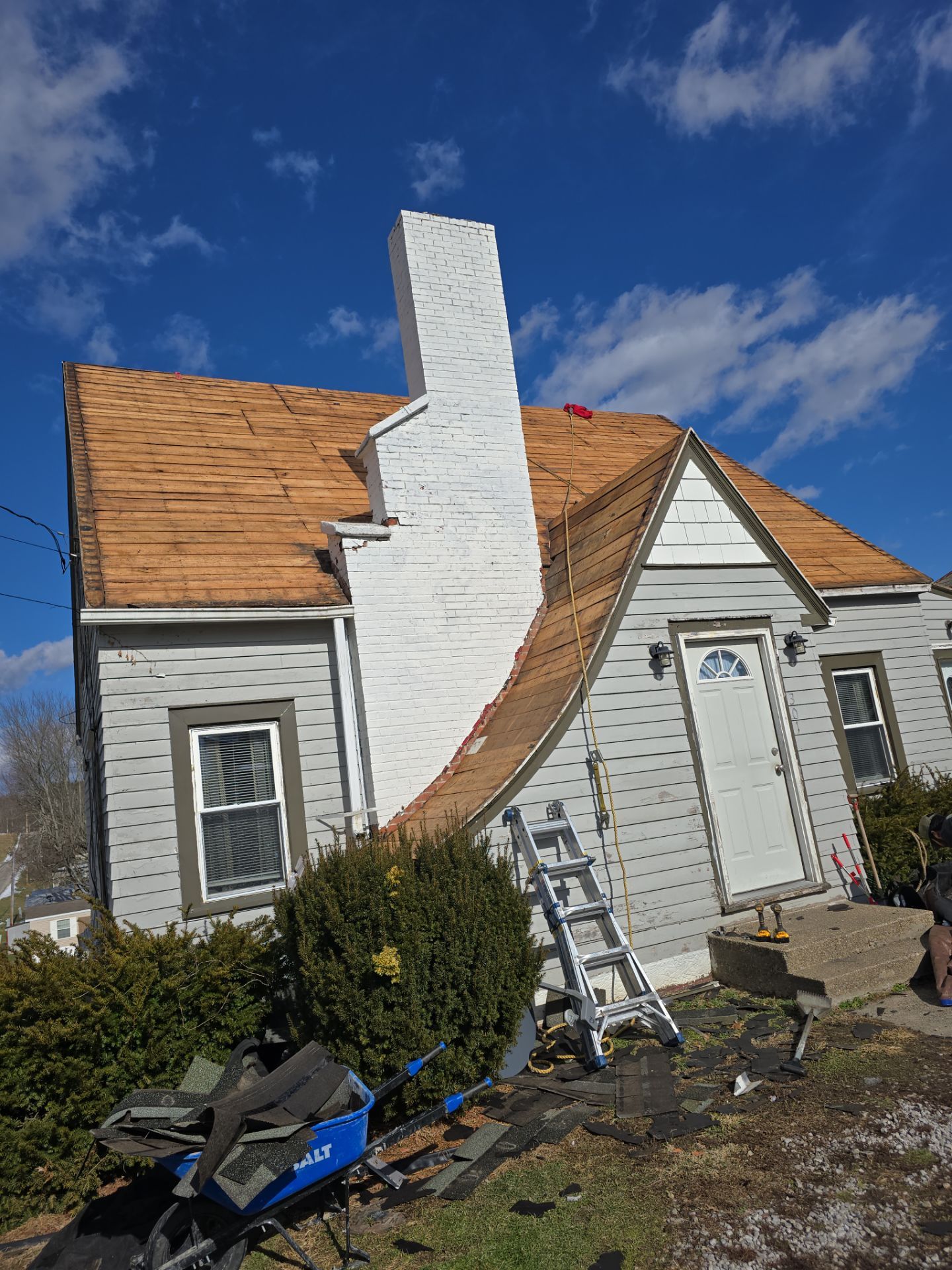 Residential Roofing Installation using GAF Timberline HDZ Charcoal by Rainstoppers Roofing