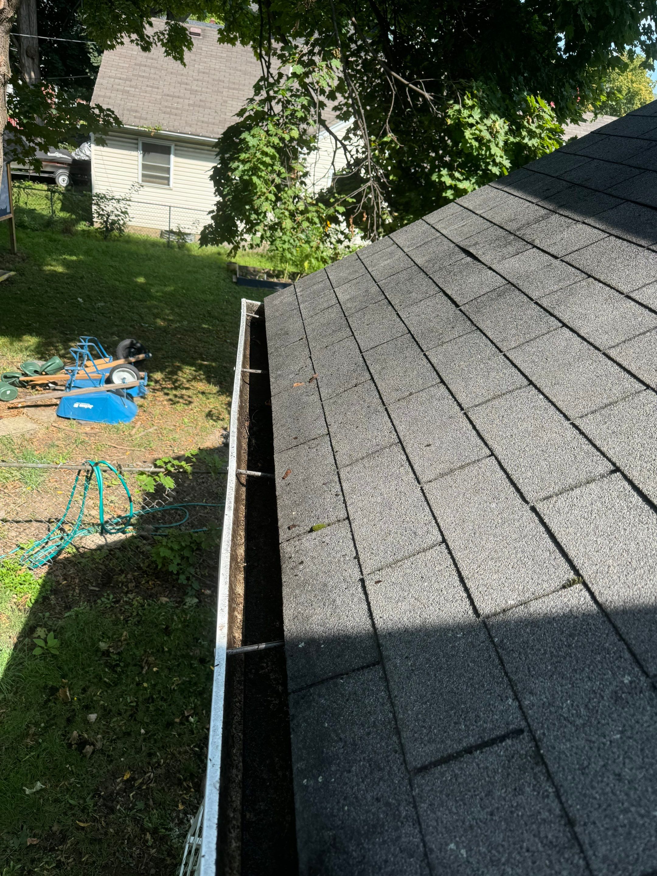 HOA gutter cleaning after photo.