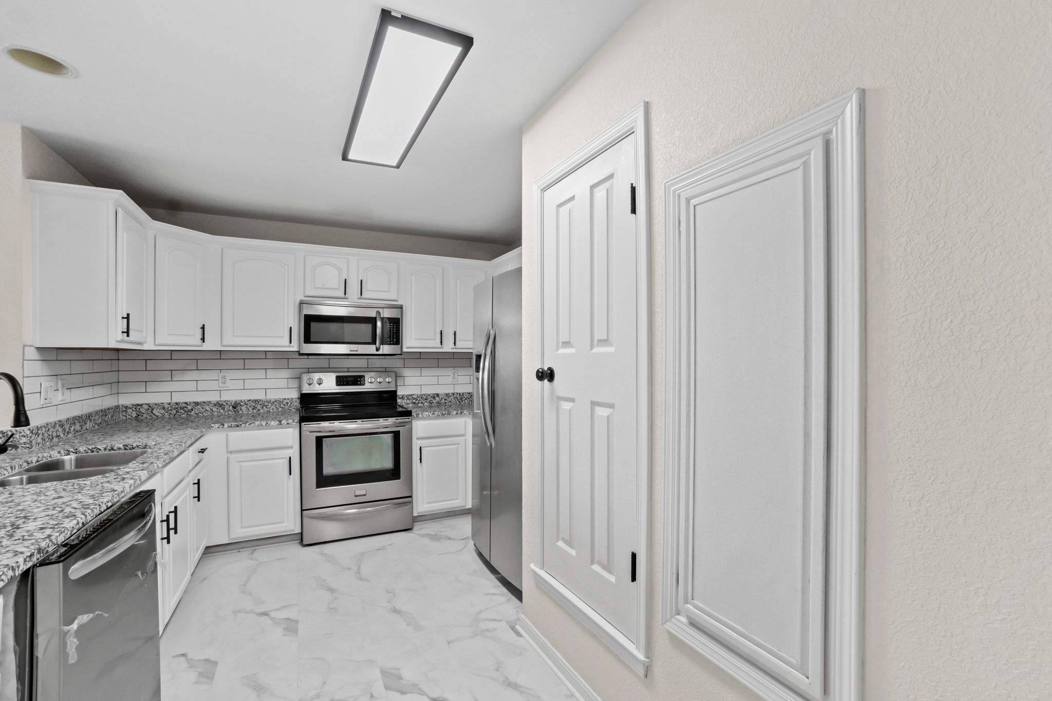 Luxury condo remodel by the golf course by Castro Brothers Solutions