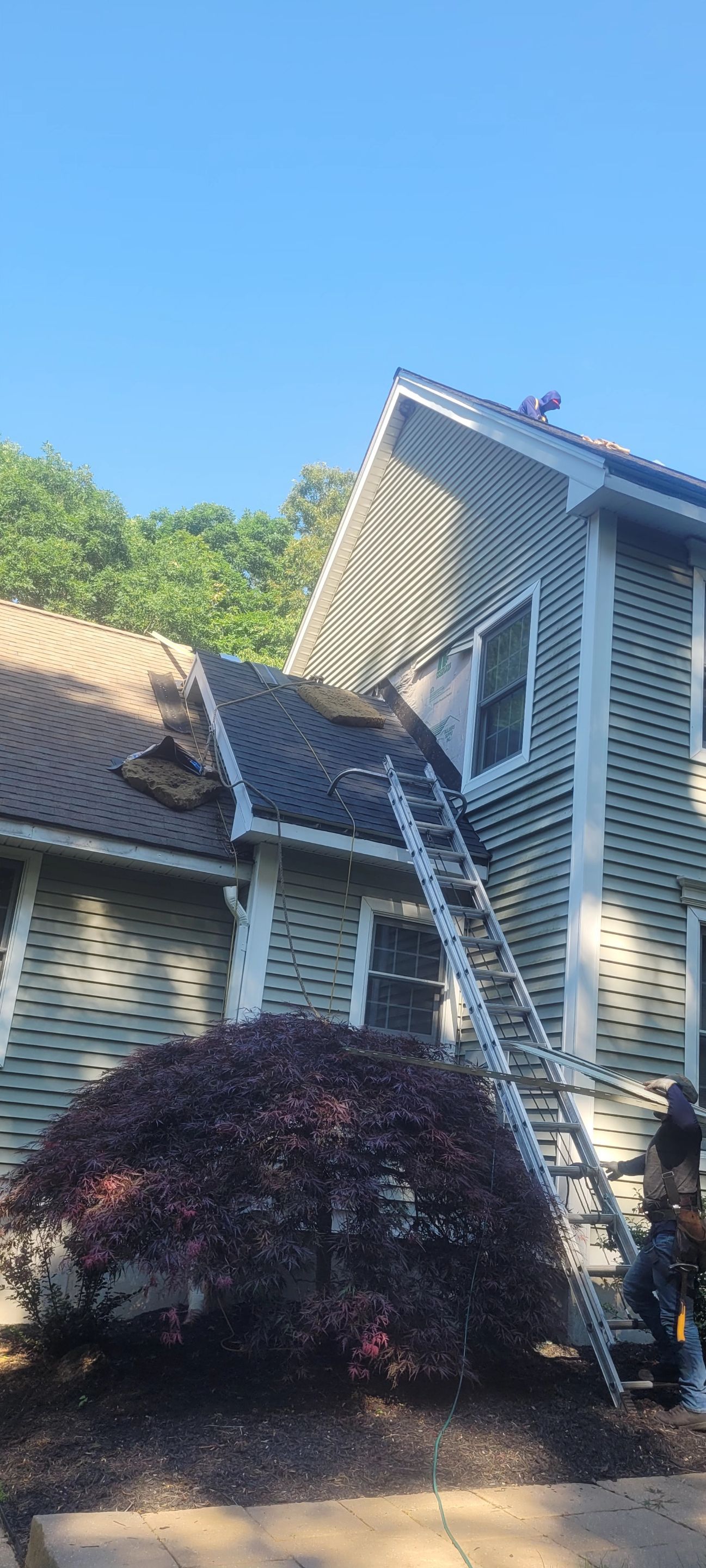 Homeowners in East Hampton, CT get a new roof by DiGiorgi by DiGiorgi Roofing and Siding Inc