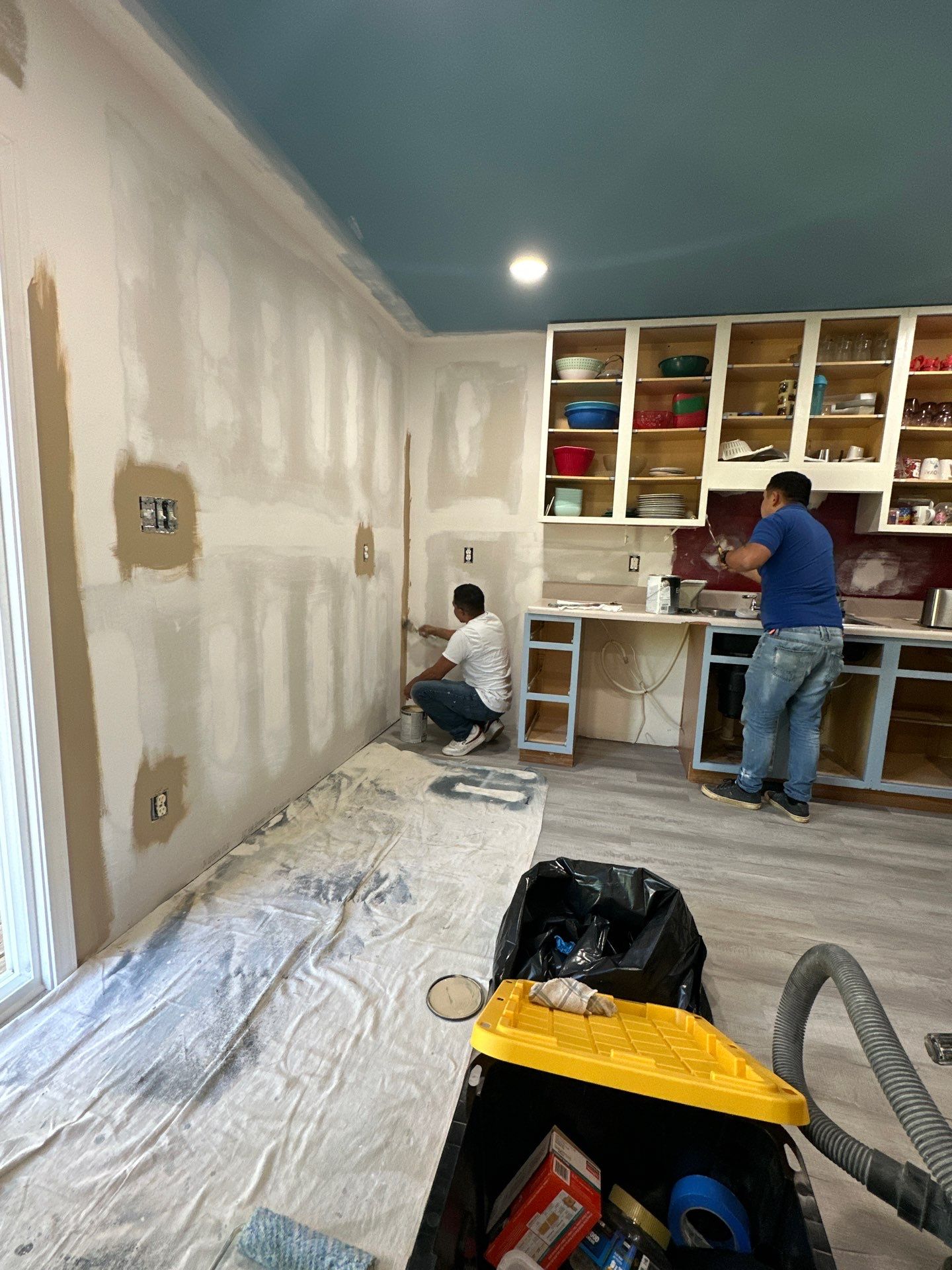 Holly Springs Kitchen Remodel – Two-Tone Shaker Cabinets & Open-Concept Design by Elite Remodeling and Design LLC