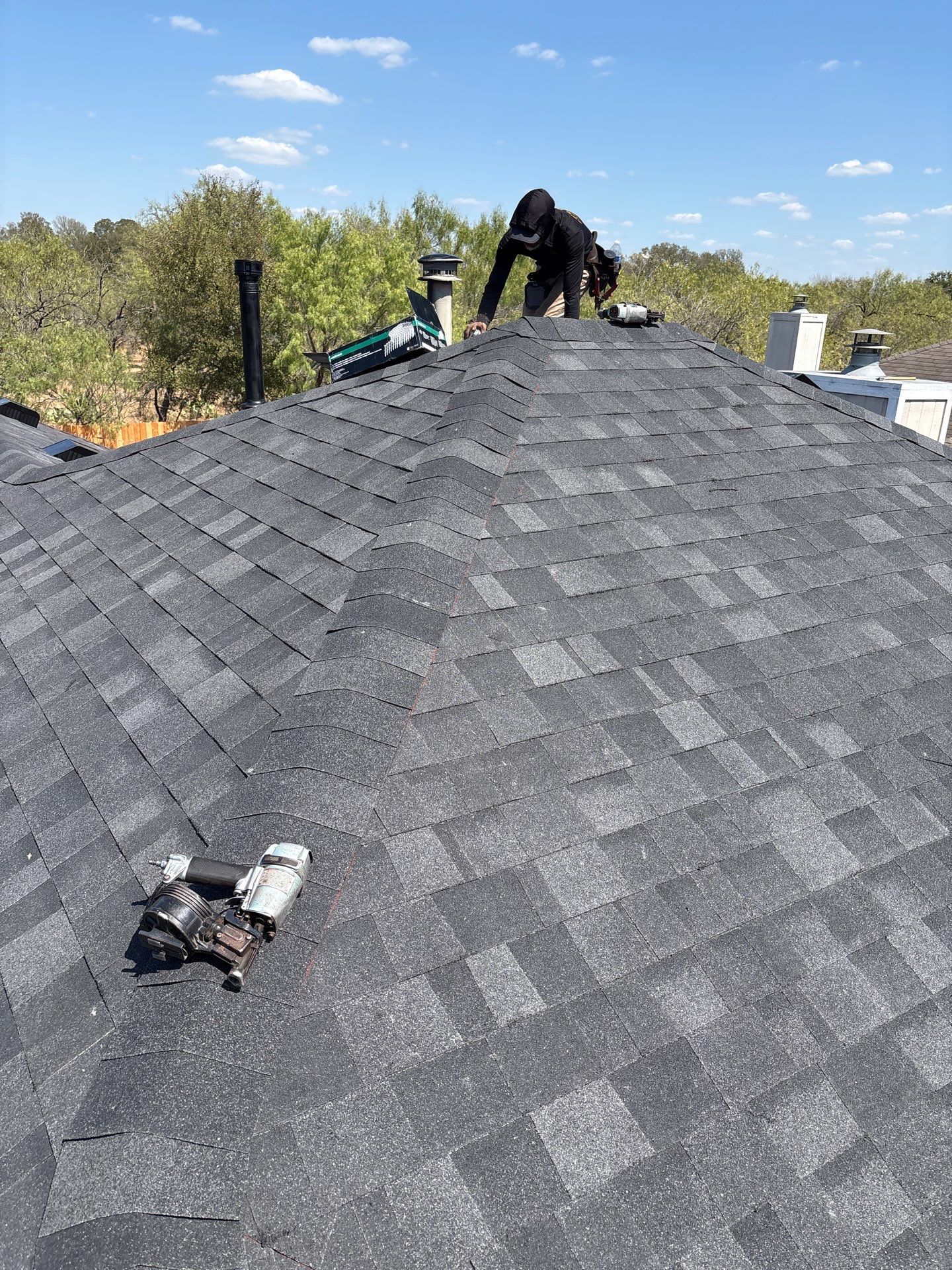 Owens Corning Oakridge Architectural Shingles - Onyx Black by DeZign Roofing & Exteriors