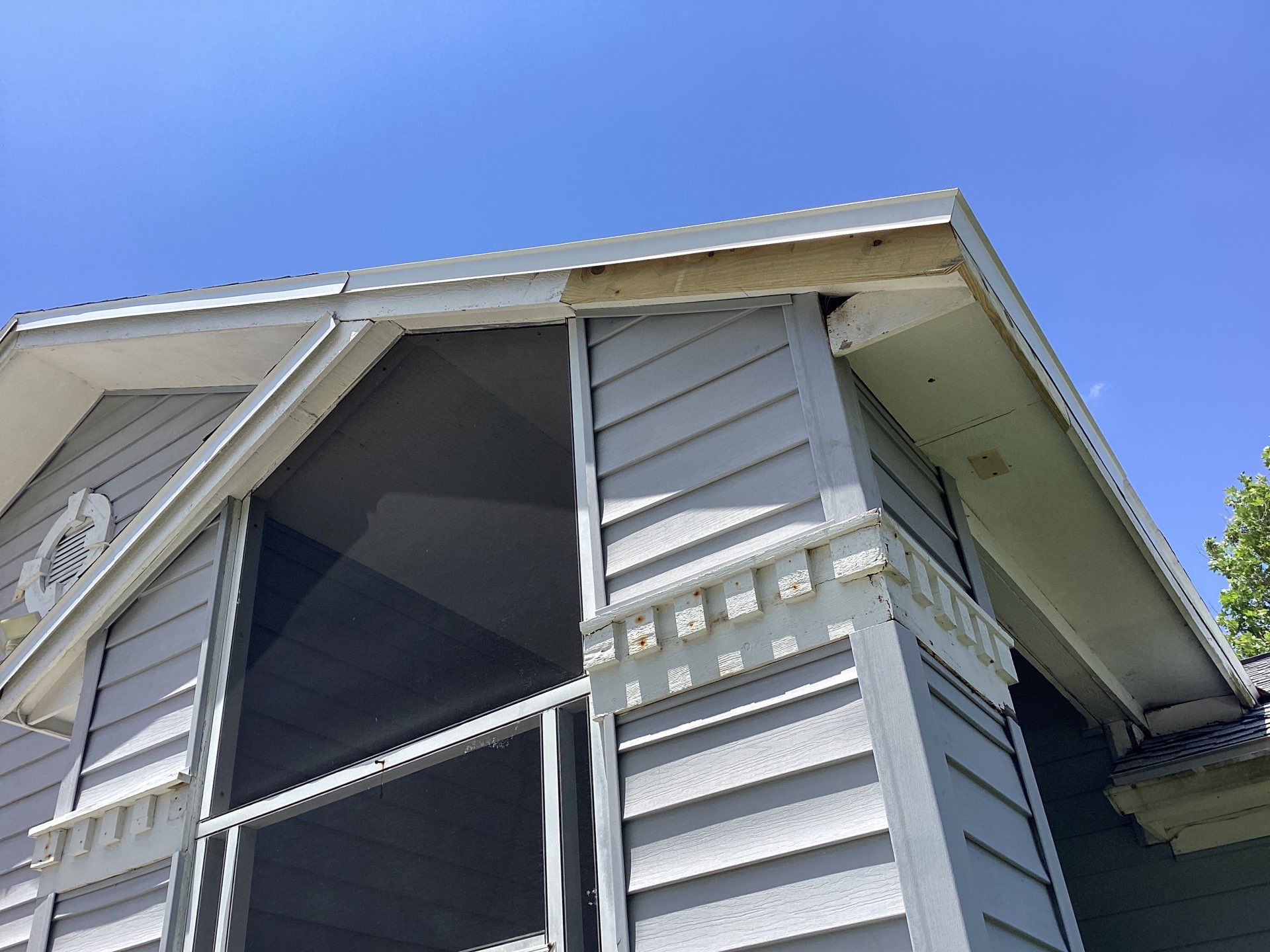 Aluminum Seamless Gutters using Splash Guard in Cape Coral FL by Gutter Professors