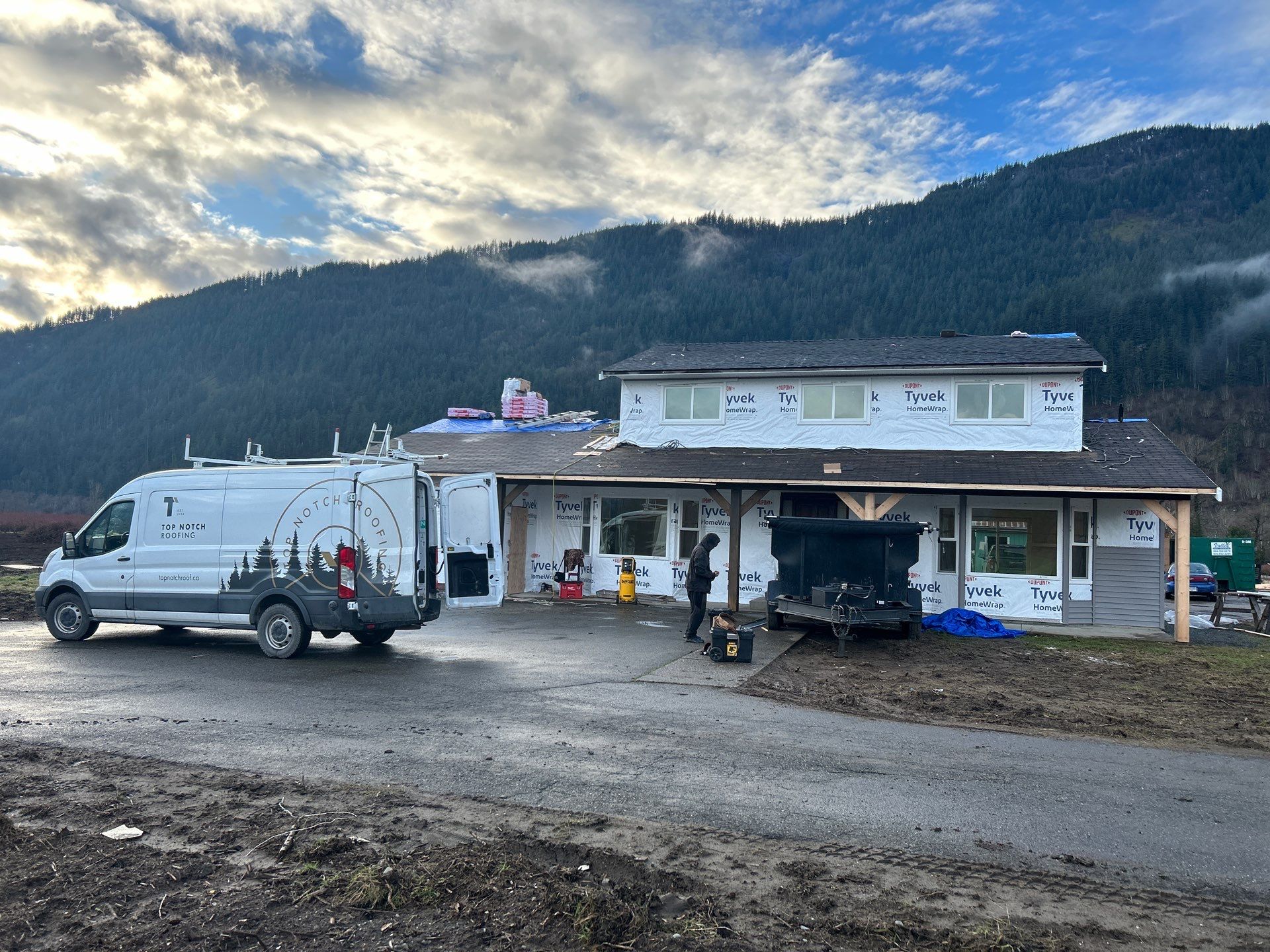 Residential Roofing Installation using OC Oakridge shingles by Top Notch Roofing Inc