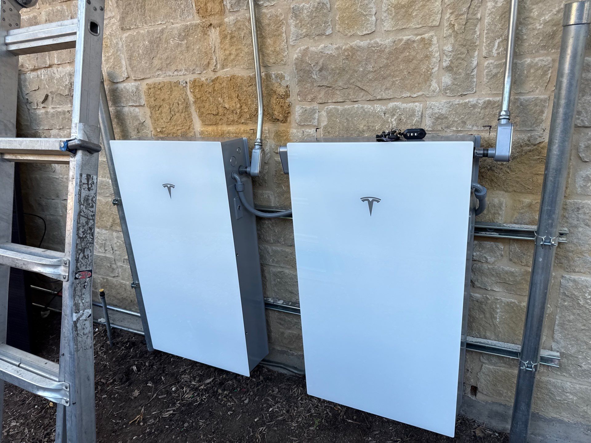 Matts 21.5KW Solar and 27KW Tesla Battery Backup by Trojan Solar