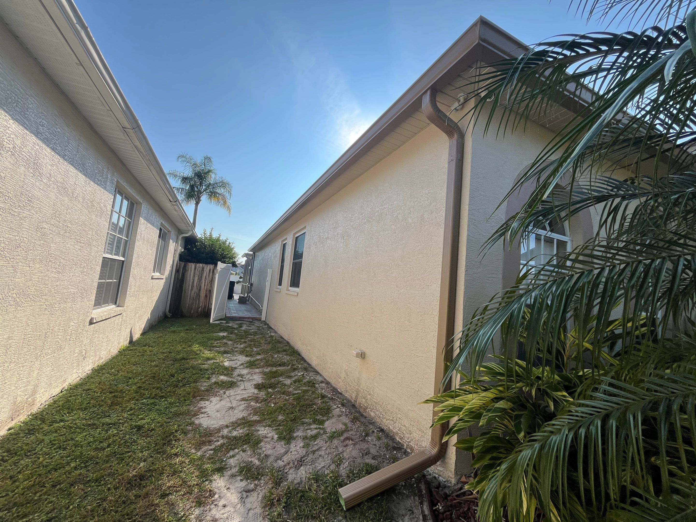 6 Inch Seamless Gutters using Musket Brown Seamless Gutters in Tampa FL by Gutter Professors