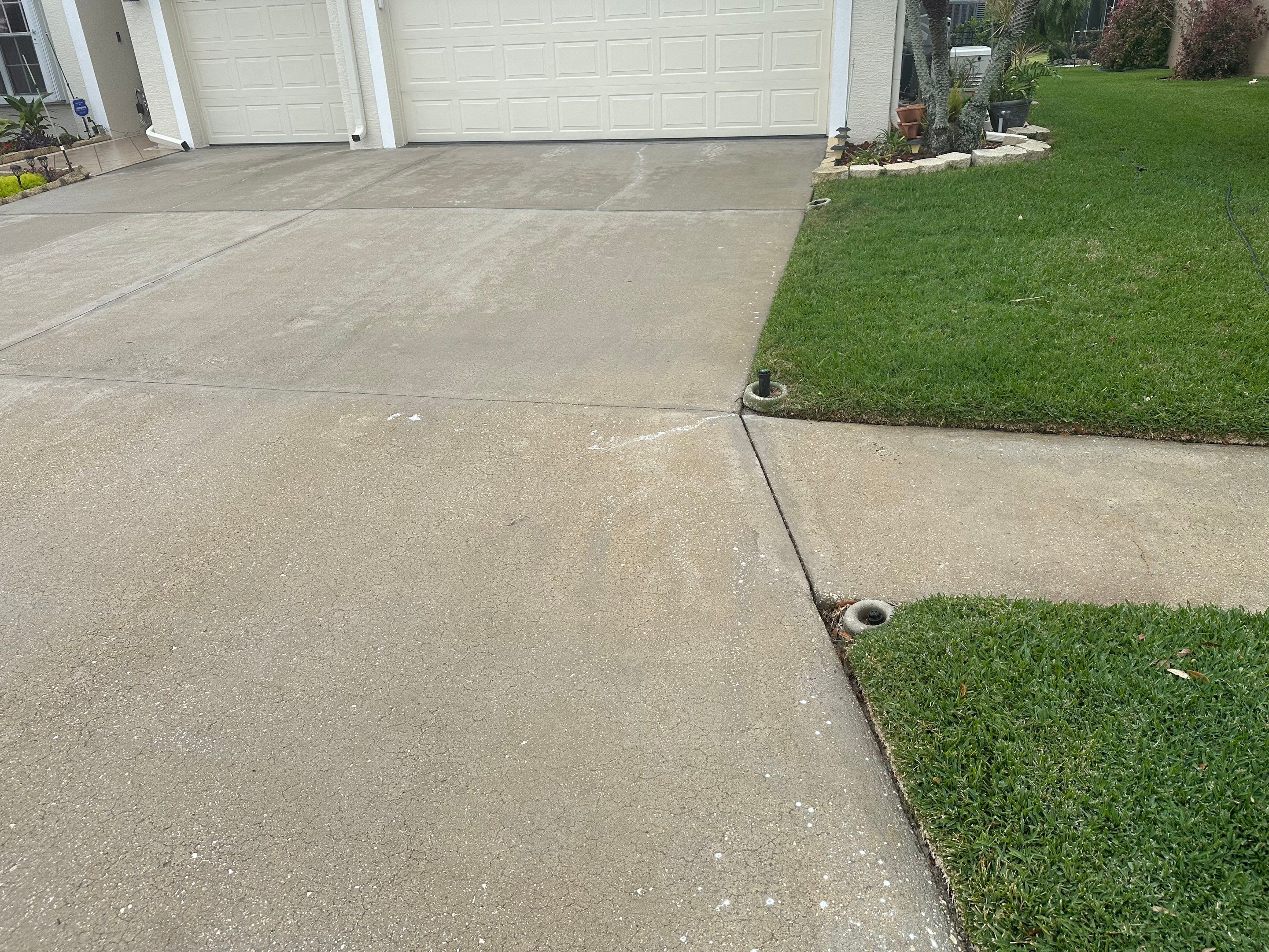Driveway Cleaning and Rust Treatment - Fairways at Imperial Lakes, Palmetto, FL | Sunshine AquaWash by Sunshine AquaWash