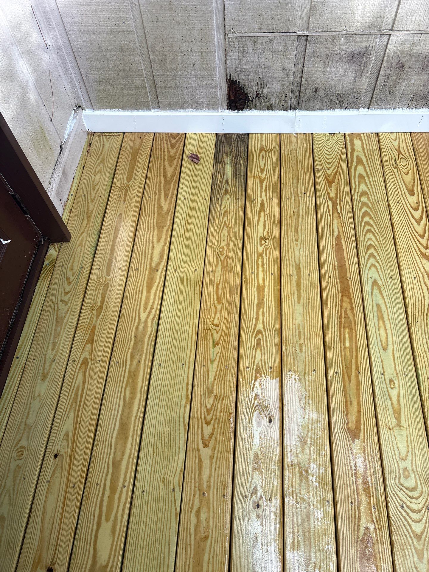 Wood Deck using Wood Sealant by DuraSeal