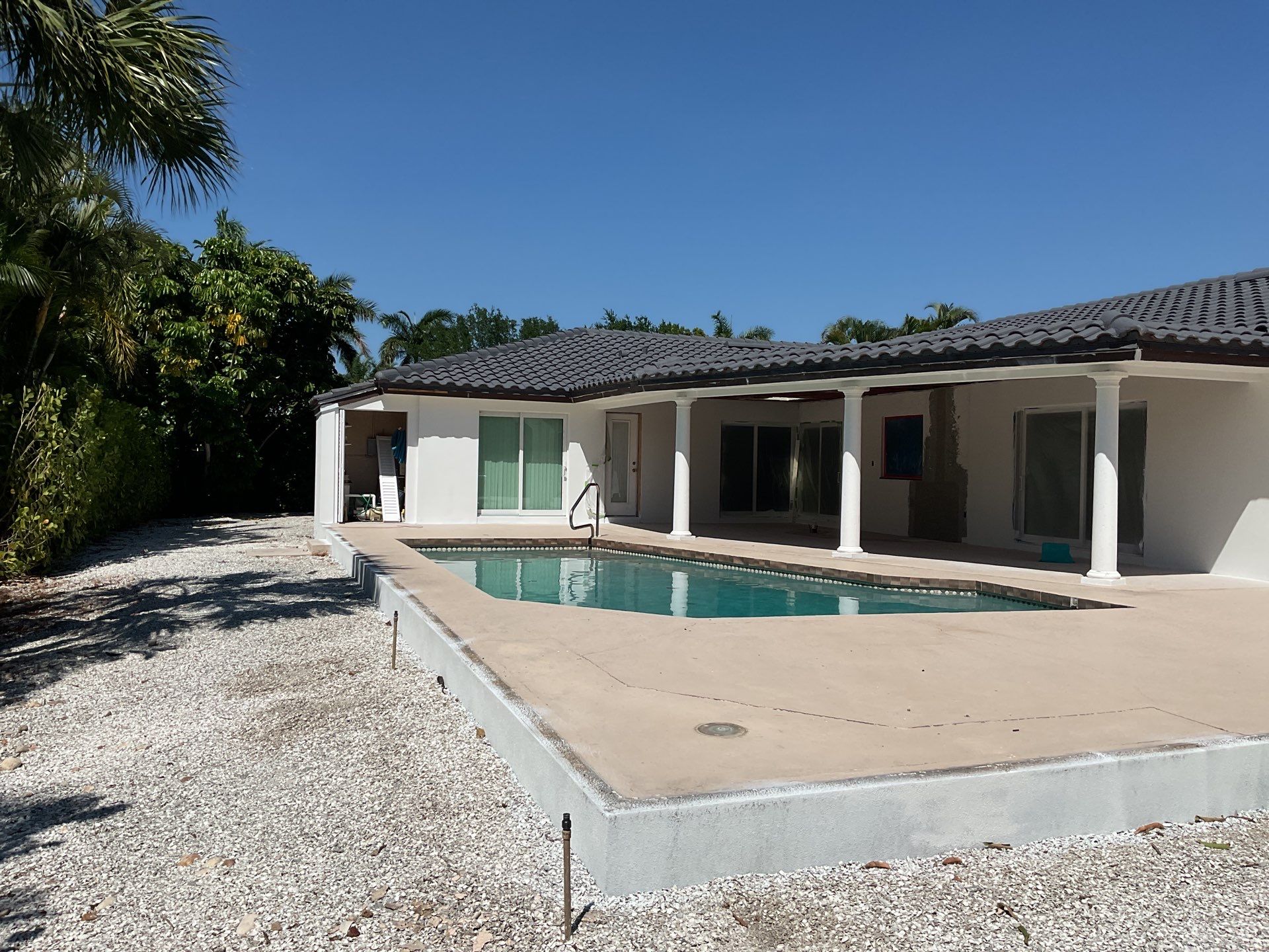 6 Inch Seamless Gutters using bronze gutters in Sarasota FL by Gutter Professors