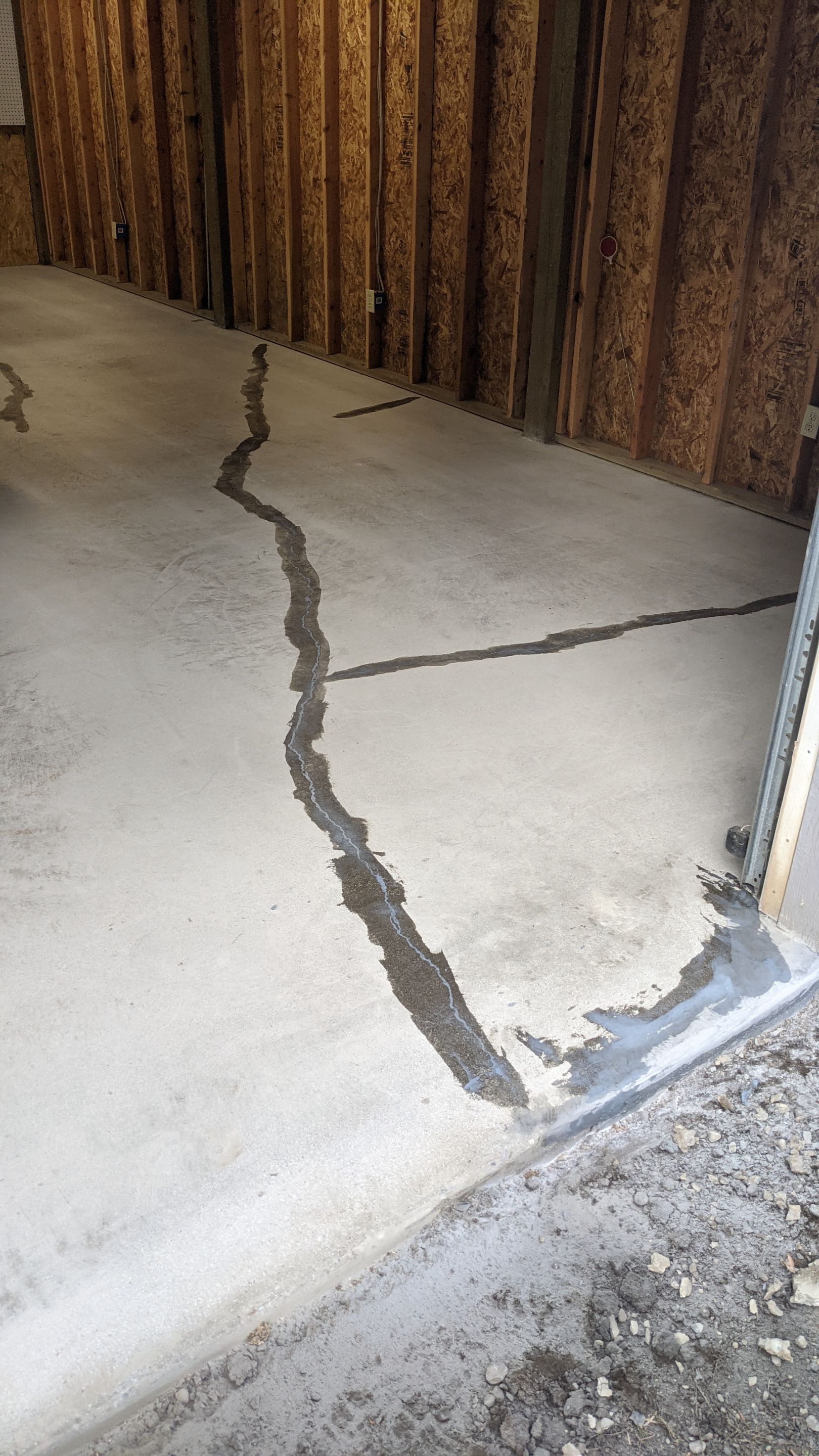 Garage Transformation using Penntek Evolution System and Smoke Color by Croc Coatings, LLC