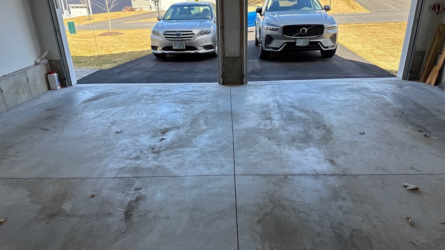 Garage in Londonderry, NH 03053 by Symphony Concrete Coatings