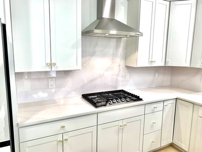 Kitchen Remodel using IMAGIO Solid Glass Backsplash - Ghost River