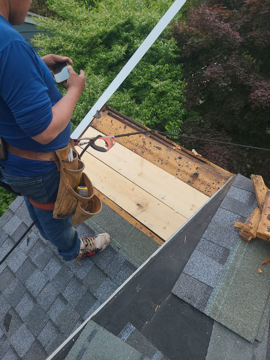 Falls Church: CertainTeed Landmark Pro Designer Shingles in Max Def Pewter by RM Banning, Inc.