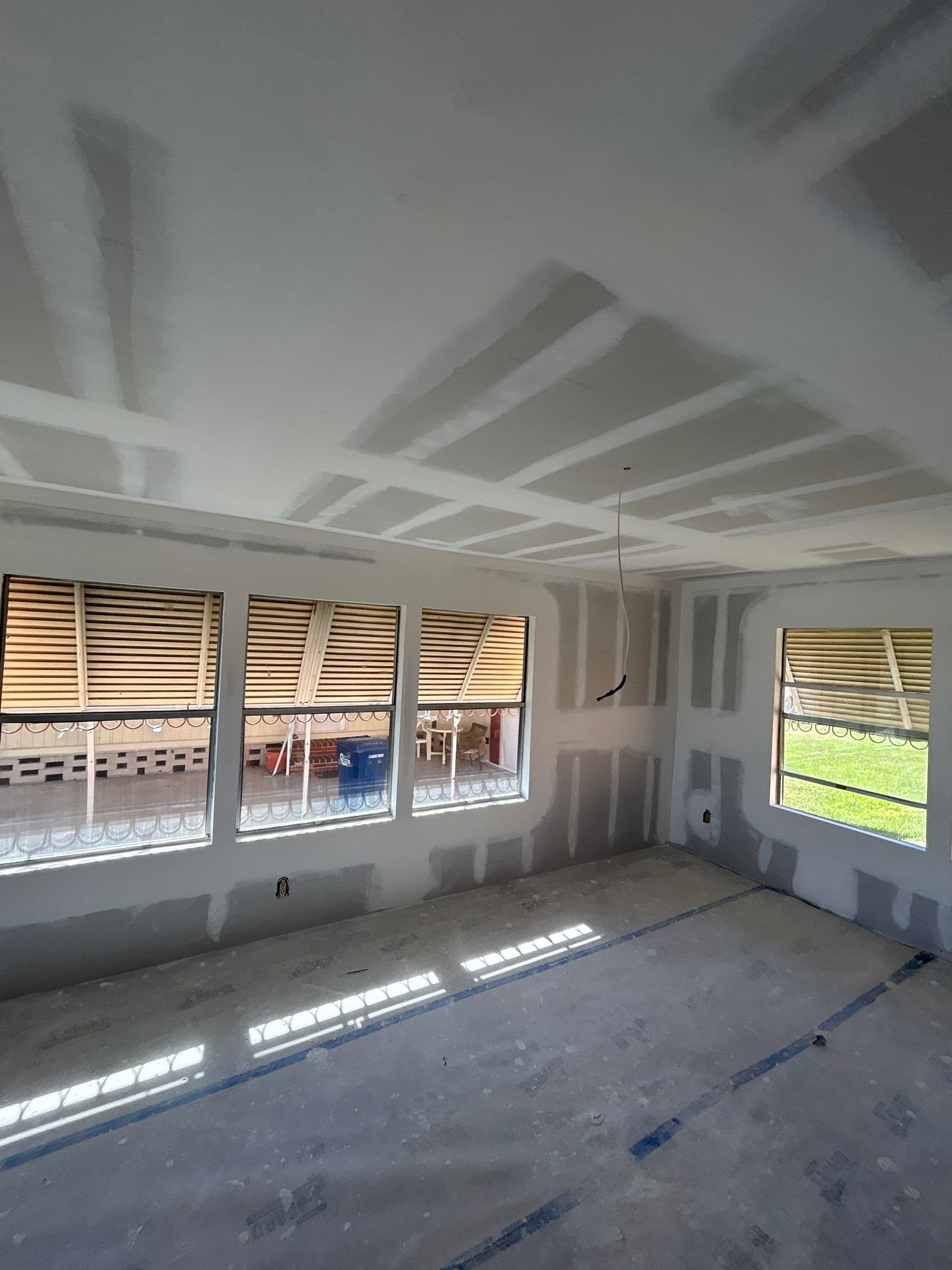 Mold Damage Removal In Ellenton, FL by Ampm Restoration Services