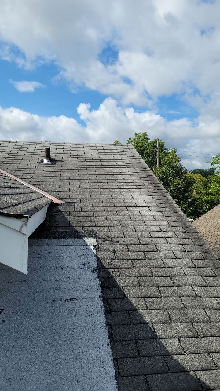 ATLAS PINNACLE COLOR: HEARTHSTONE DRIP EDGE: WHITE by Eagle Eye Roofing