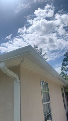 Seamless Aluminum Gutter Installation Using K-Style Seamless Gutters