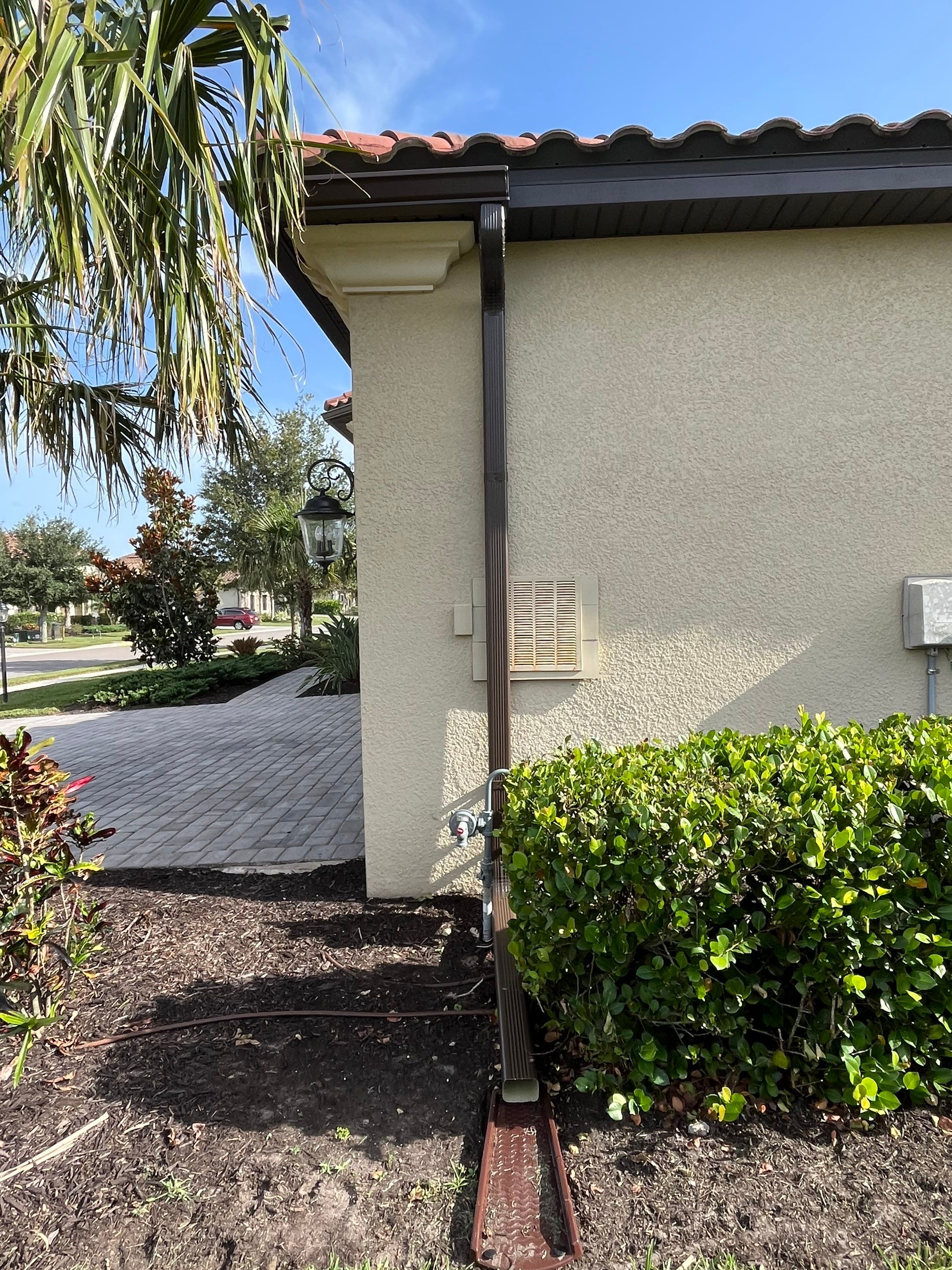 Musket Brown Seamless Gutters using Musket Brown Seamless Gutters in Brudenton by Gutter Professors