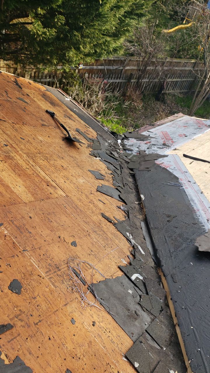 McLean: CertainTeed Landmark Designer Shingles in Charcoal Black by RM Banning, Inc.