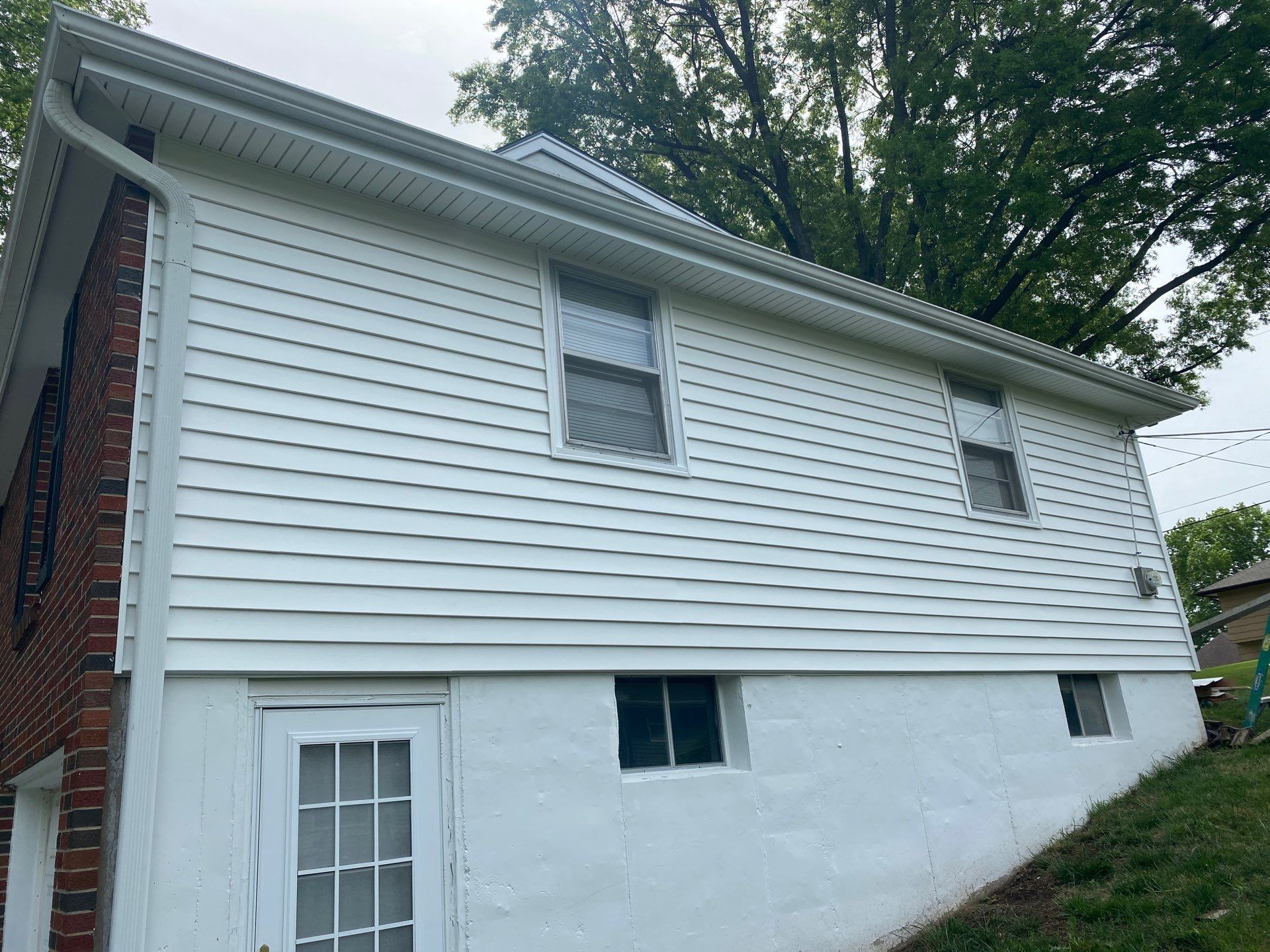 Siding Installation using White Market Square by EEC Windows, Siding & Roofing