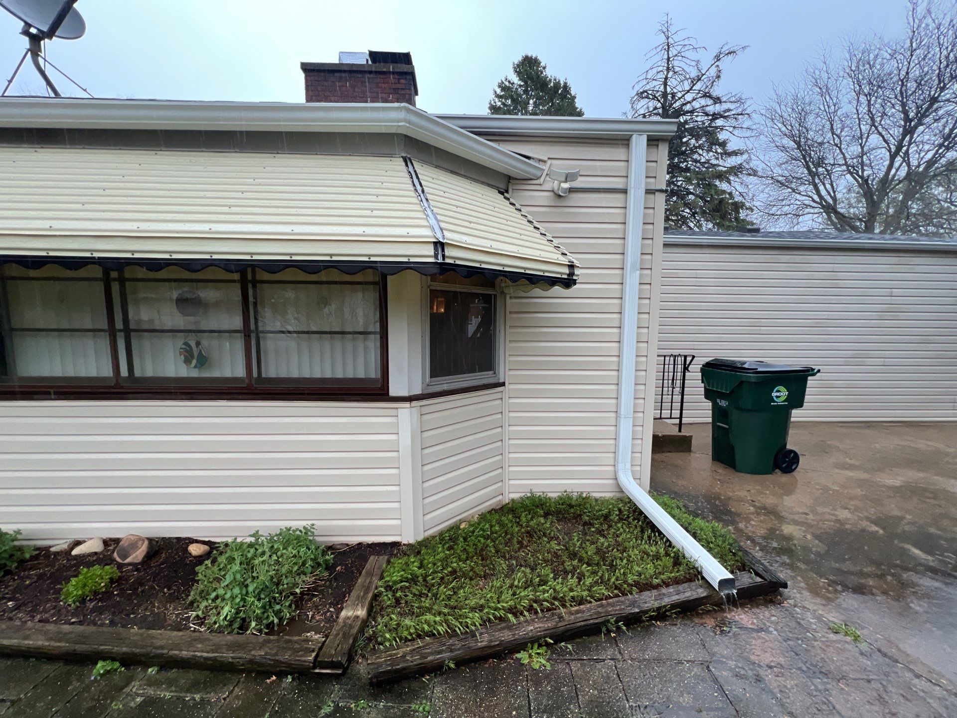 Housewashing  using Algaecide, soft wash soap by Northern Power Washing LLC.