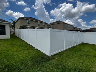 Riverview, FL 6ft. Tall White Vinyl Privacy Fence