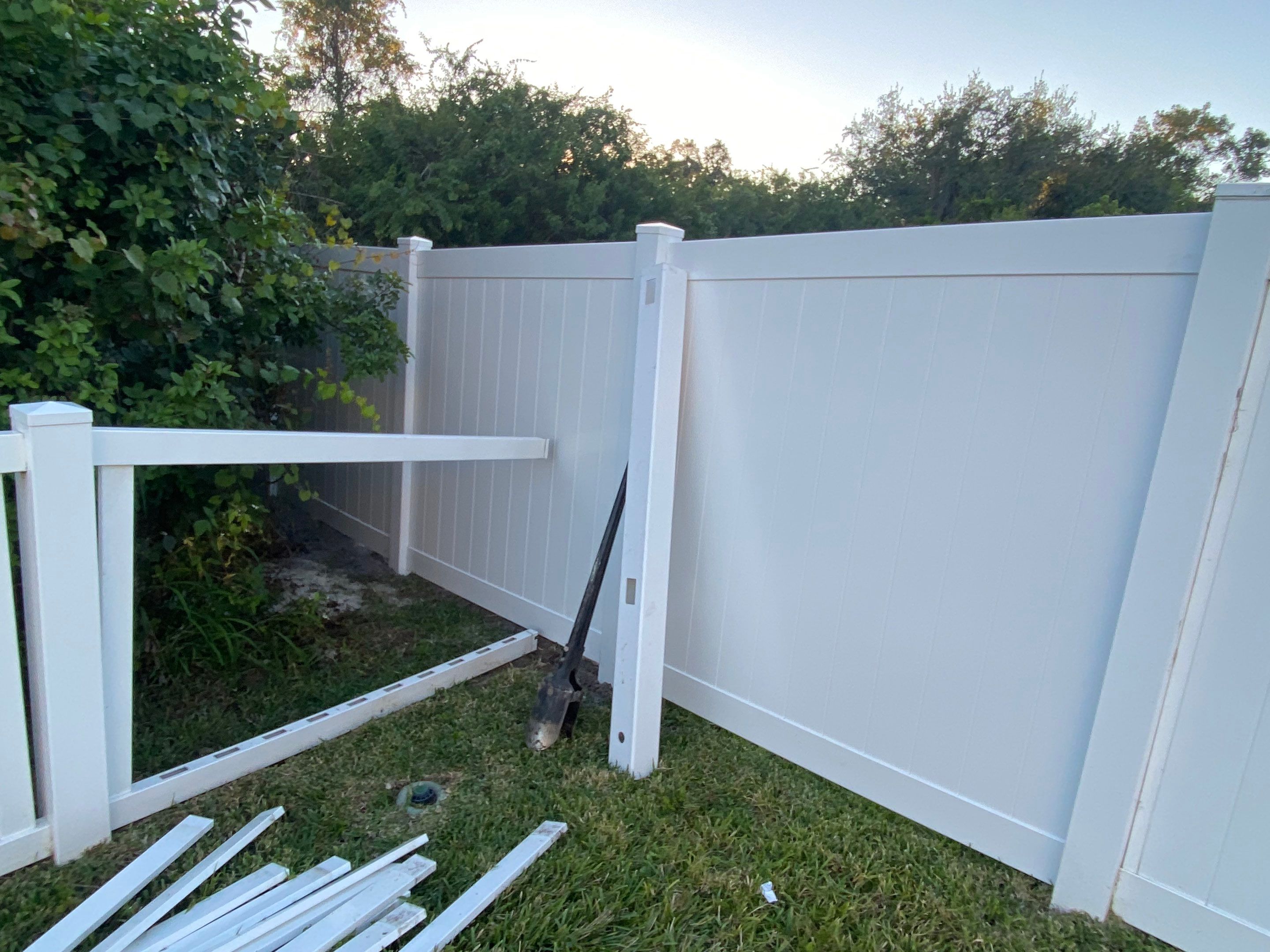 Ruskin, FL 6 ft. Tall White Vinyl Privacy with 4 ft. Picket Fence by Asap fence and gates, LLC