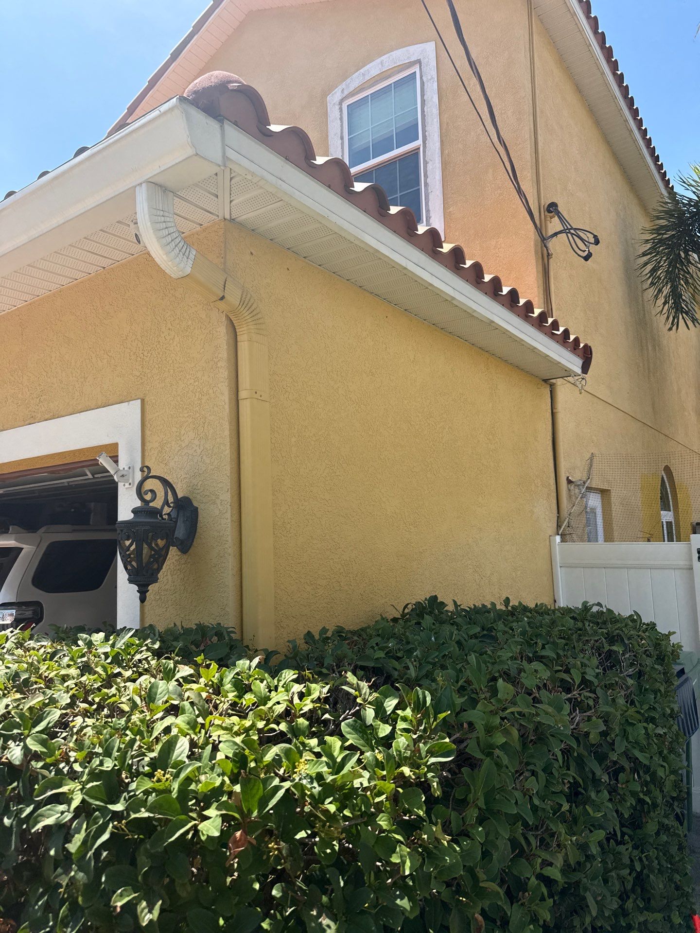 6 Inch Seamless Gutters using Gutter Guards in Tampa FL by Gutter Professors