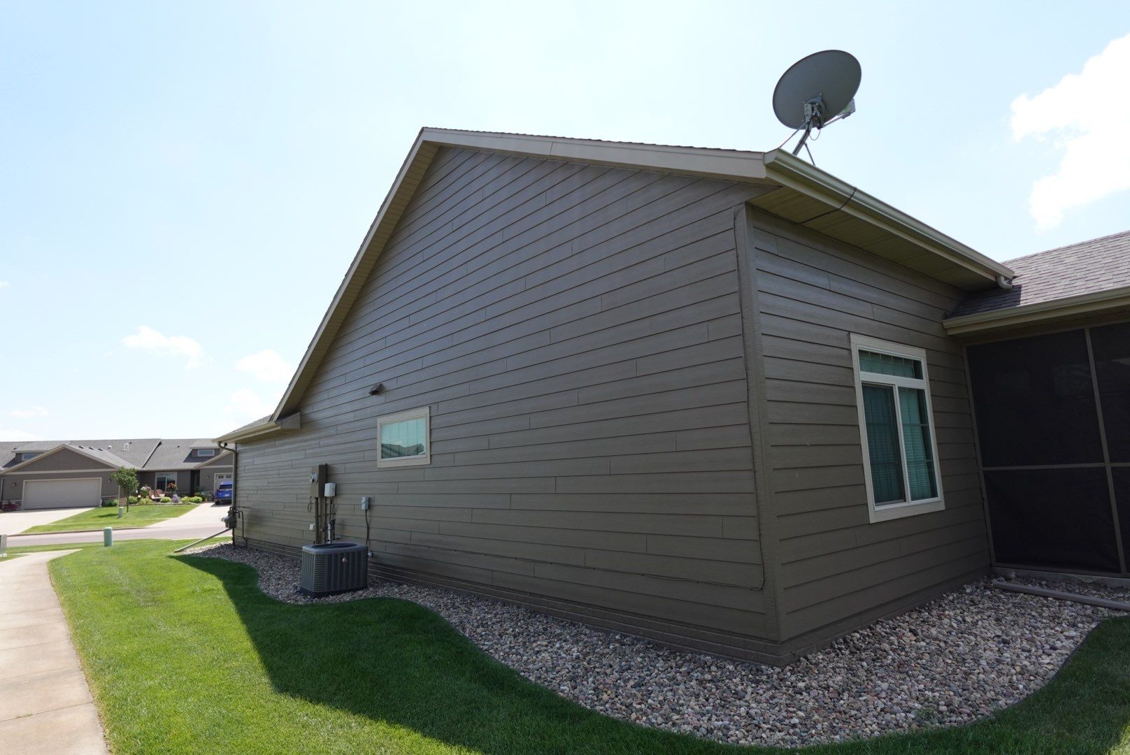 Exterior Painting for Multi-Unit Townhomes in Sioux Falls by Select Painting, Coatings & Garage Cabinets