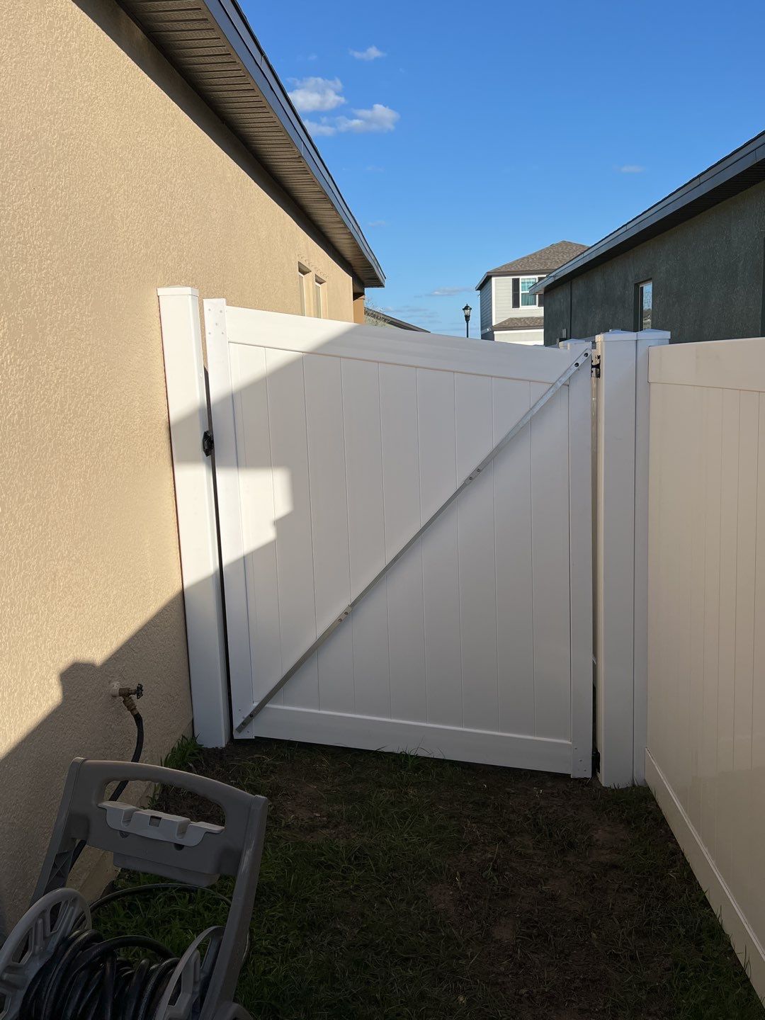 Ruskin, FL 6 ft Tall White Vinyl Privacy by Asap fence and gates, LLC