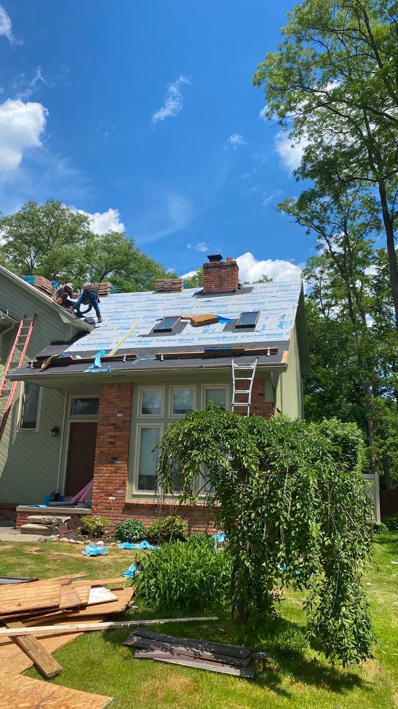 Siding Replacement using CertainTeed Restoration Classic D5 by 180 Contractors